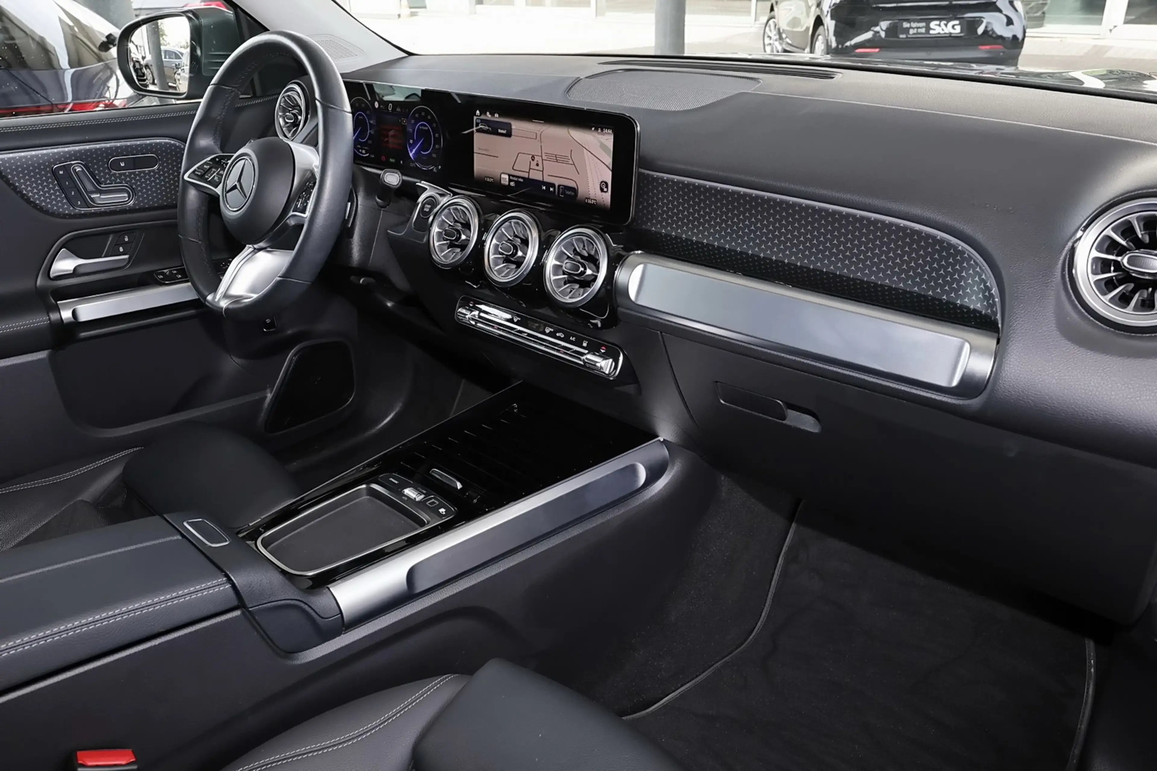 Mercedes-Benz EQB 250 + PANO+FAHRASS PAKET+360°+MEMORY+AdvPLUS — photo 12