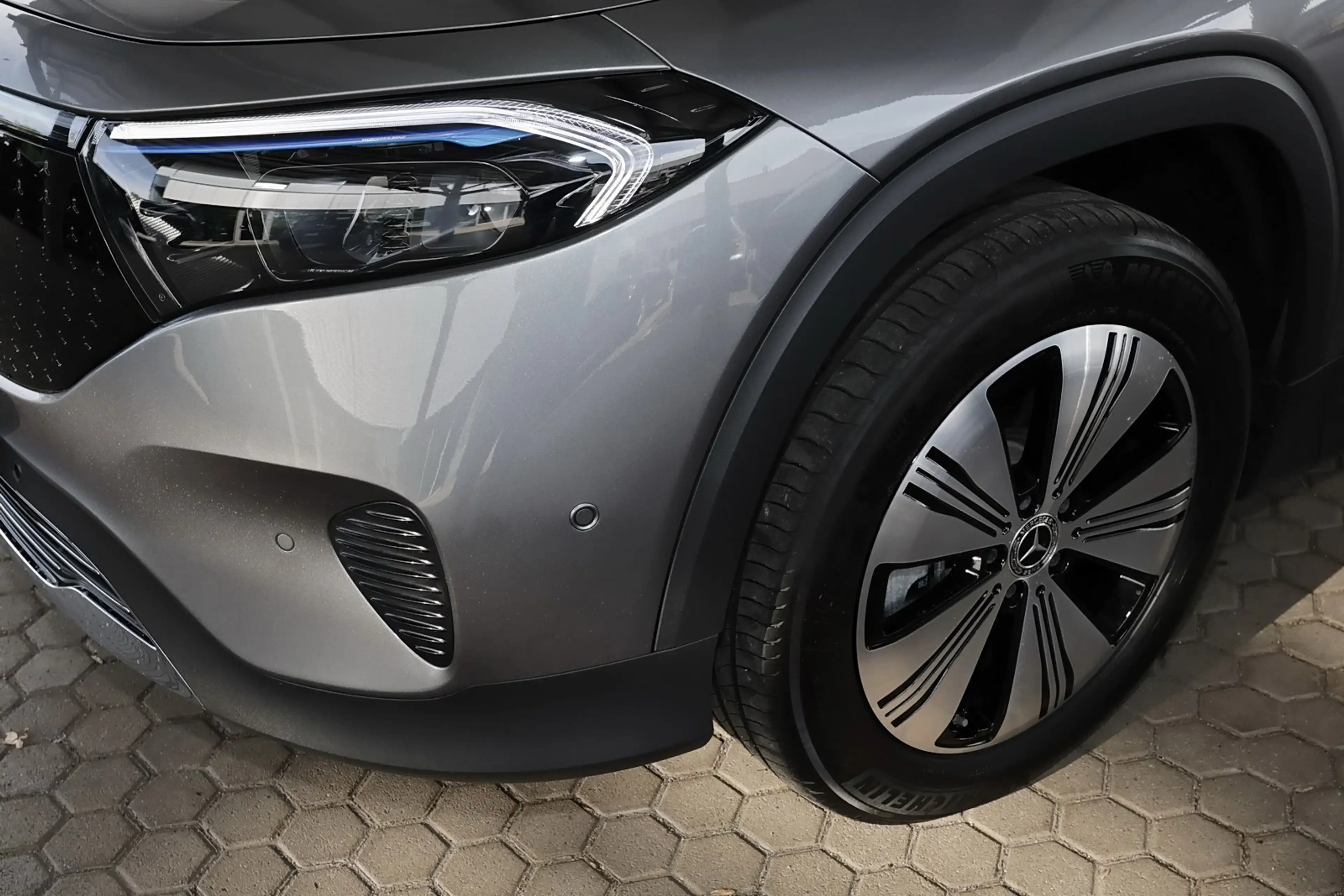 Mercedes-Benz EQB 250 + PANO+FAHRASS PAKET+360°+MEMORY+AdvPLUS — photo 7