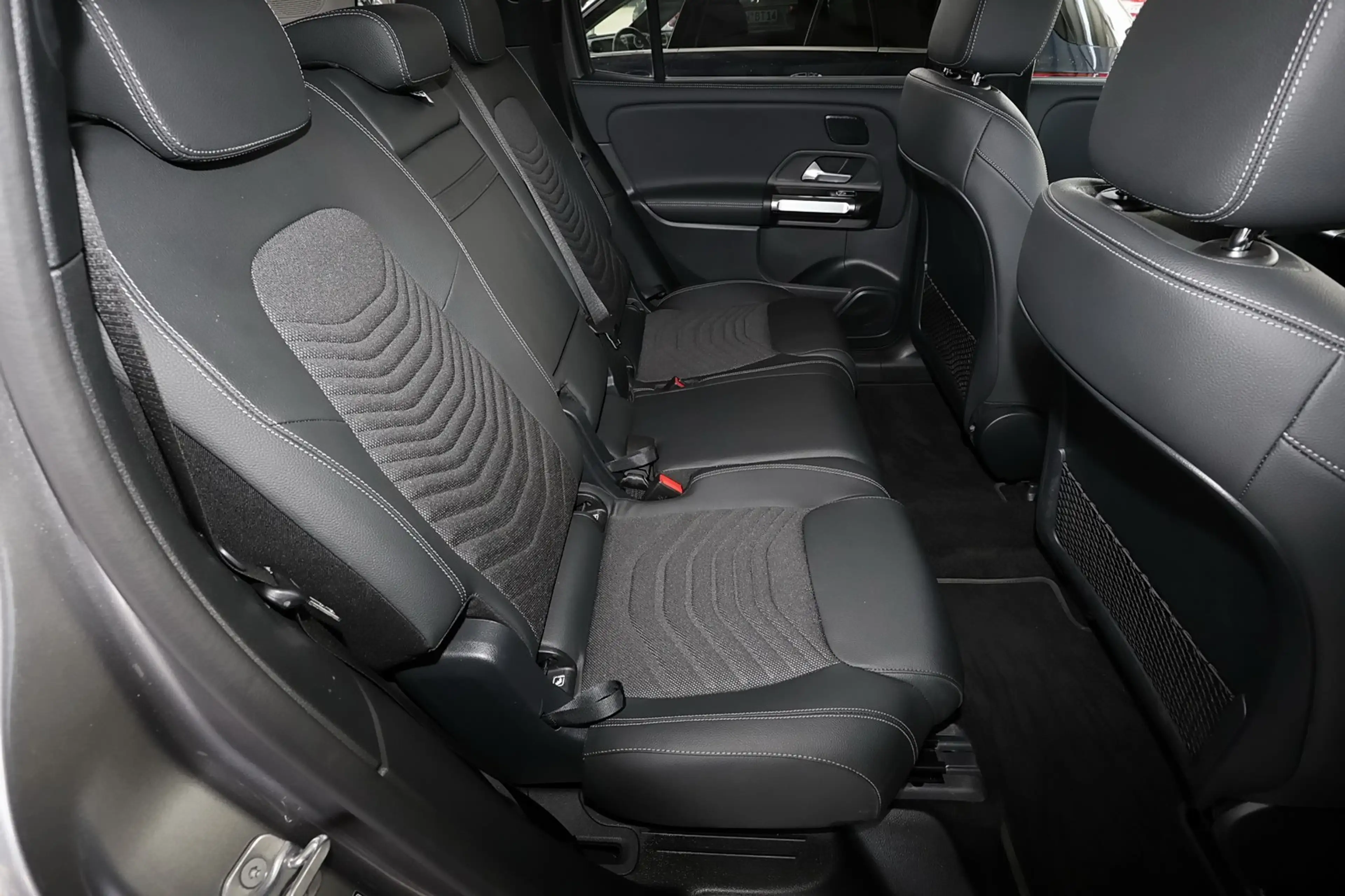 Mercedes-Benz EQB 250 + PANO+FAHRASS PAKET+360°+MEMORY+AdvPLUS — photo 10