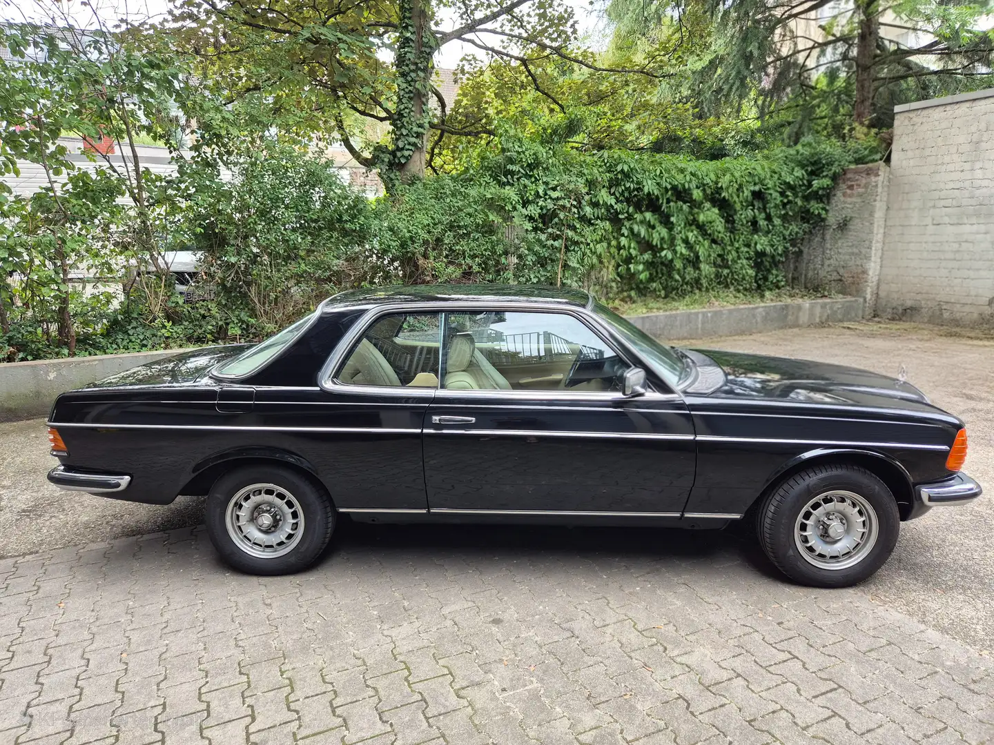 Mercedes-Benz CE 230 W123 - 230 CE - H-Kennz. - Schwarz/creme-Leder Schwarz - 2