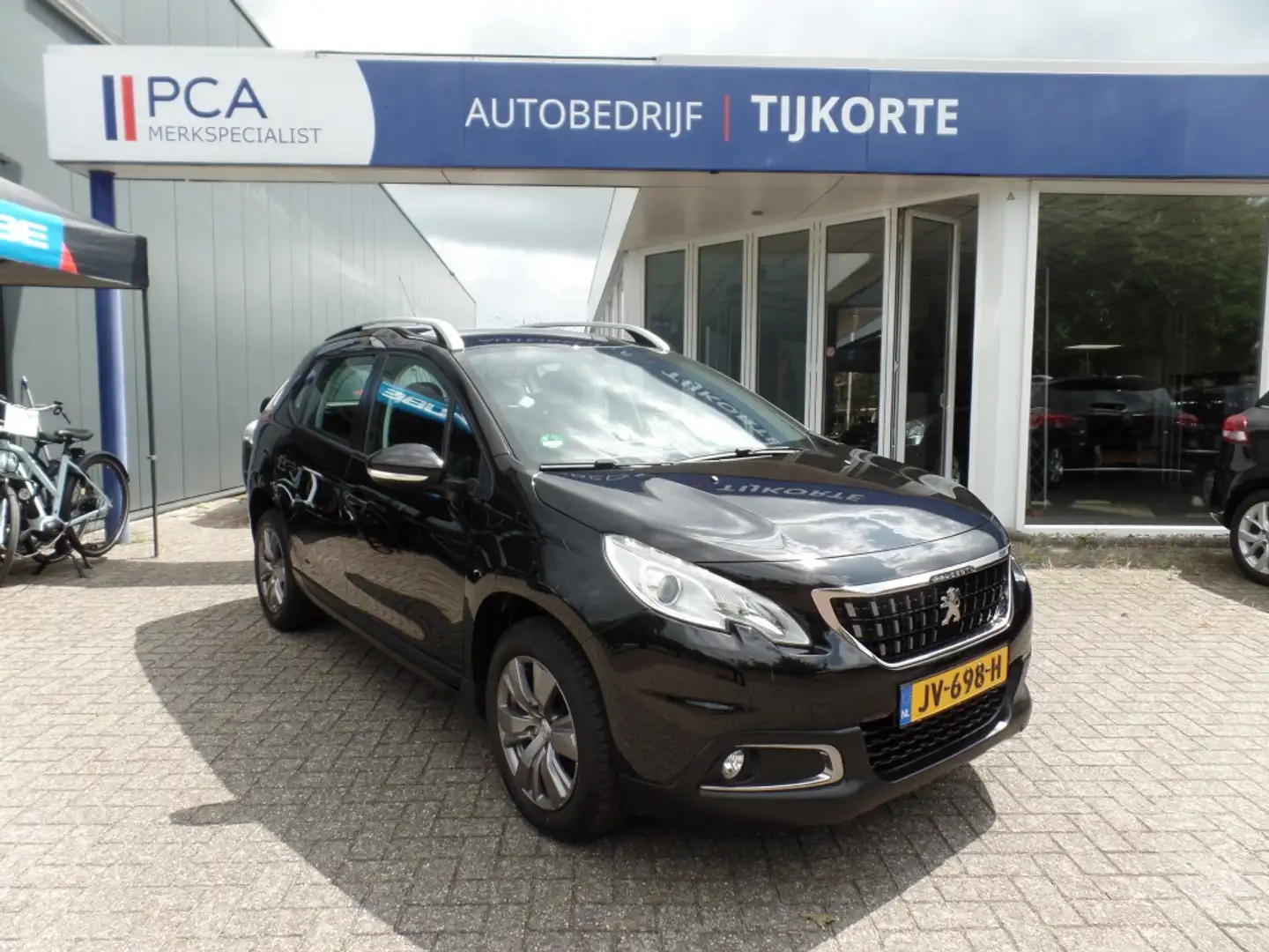 Peugeot 2008 1.2 PureTech Active Zwart - 1