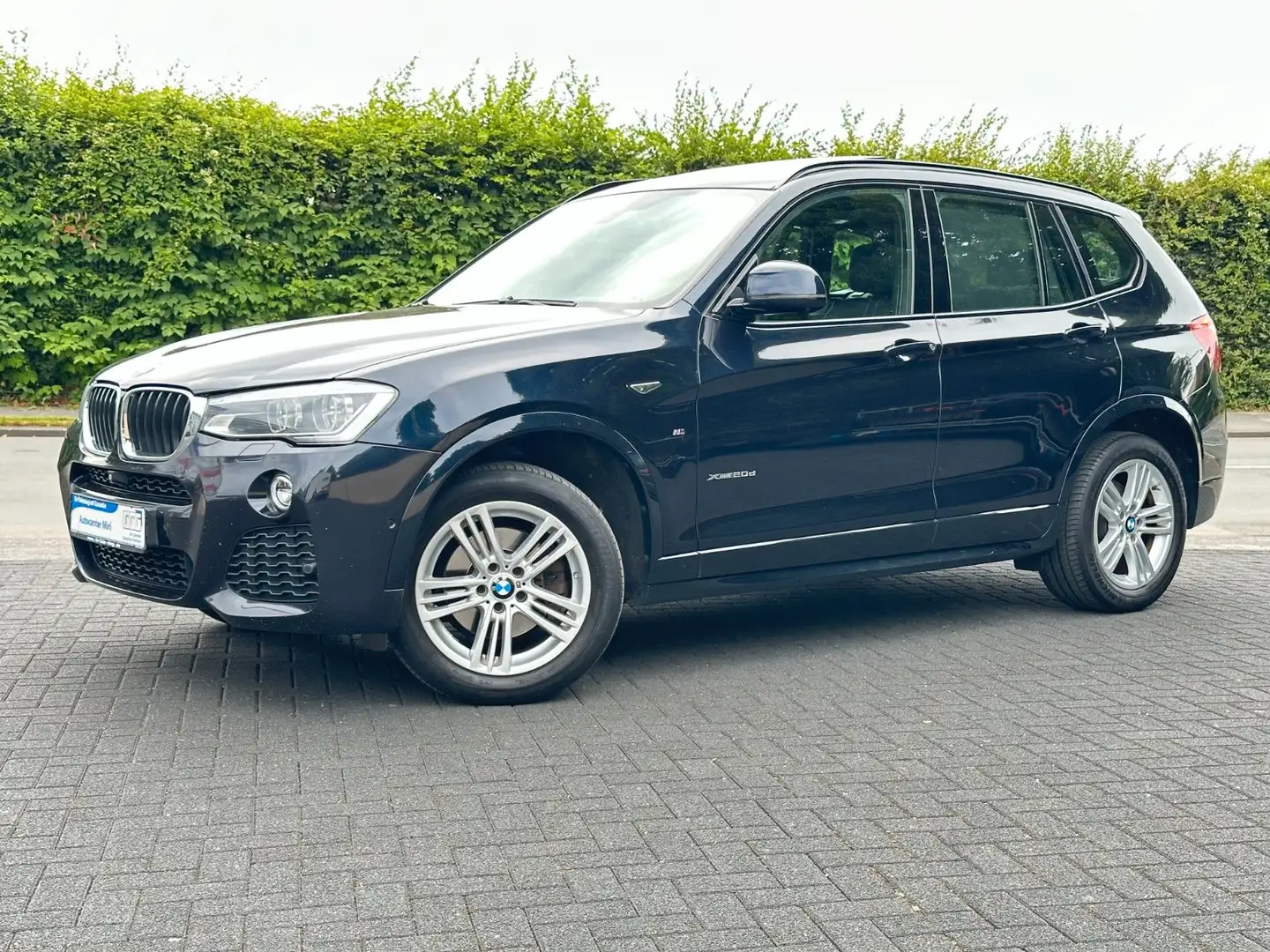 BMW X3 xDrive 20 d M Sport LED-HUD-Pano-KeyGo-360 K- Schwarz - 2