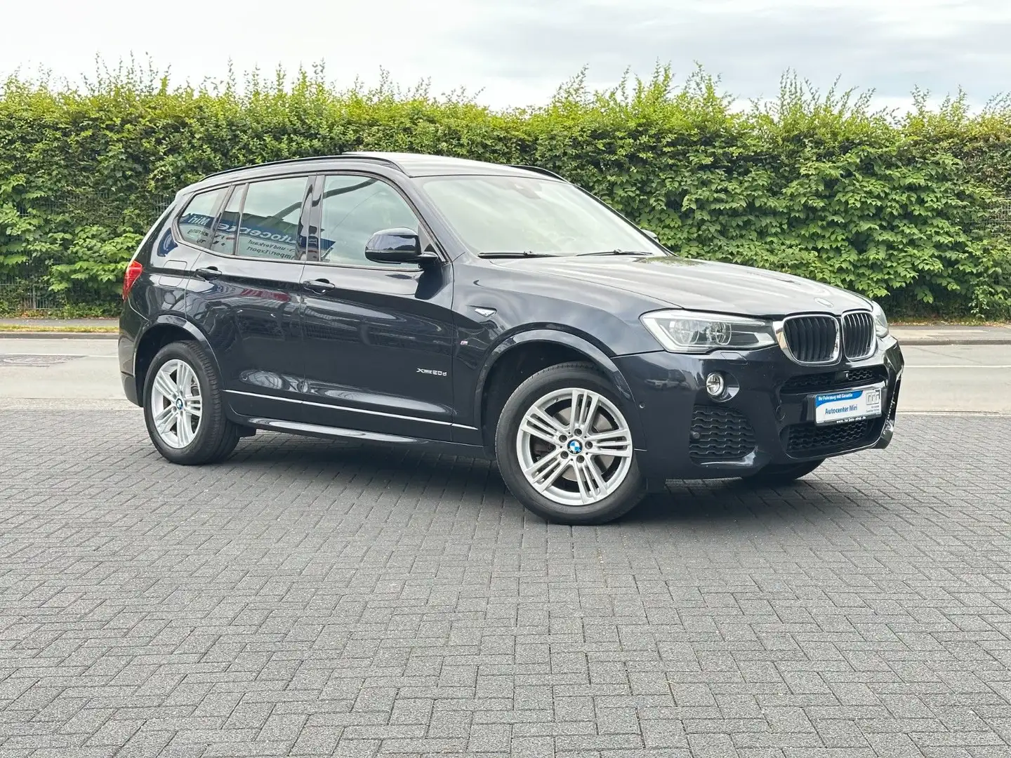 BMW X3 xDrive 20 d M Sport LED-HUD-Pano-KeyGo-360 K- Schwarz - 1