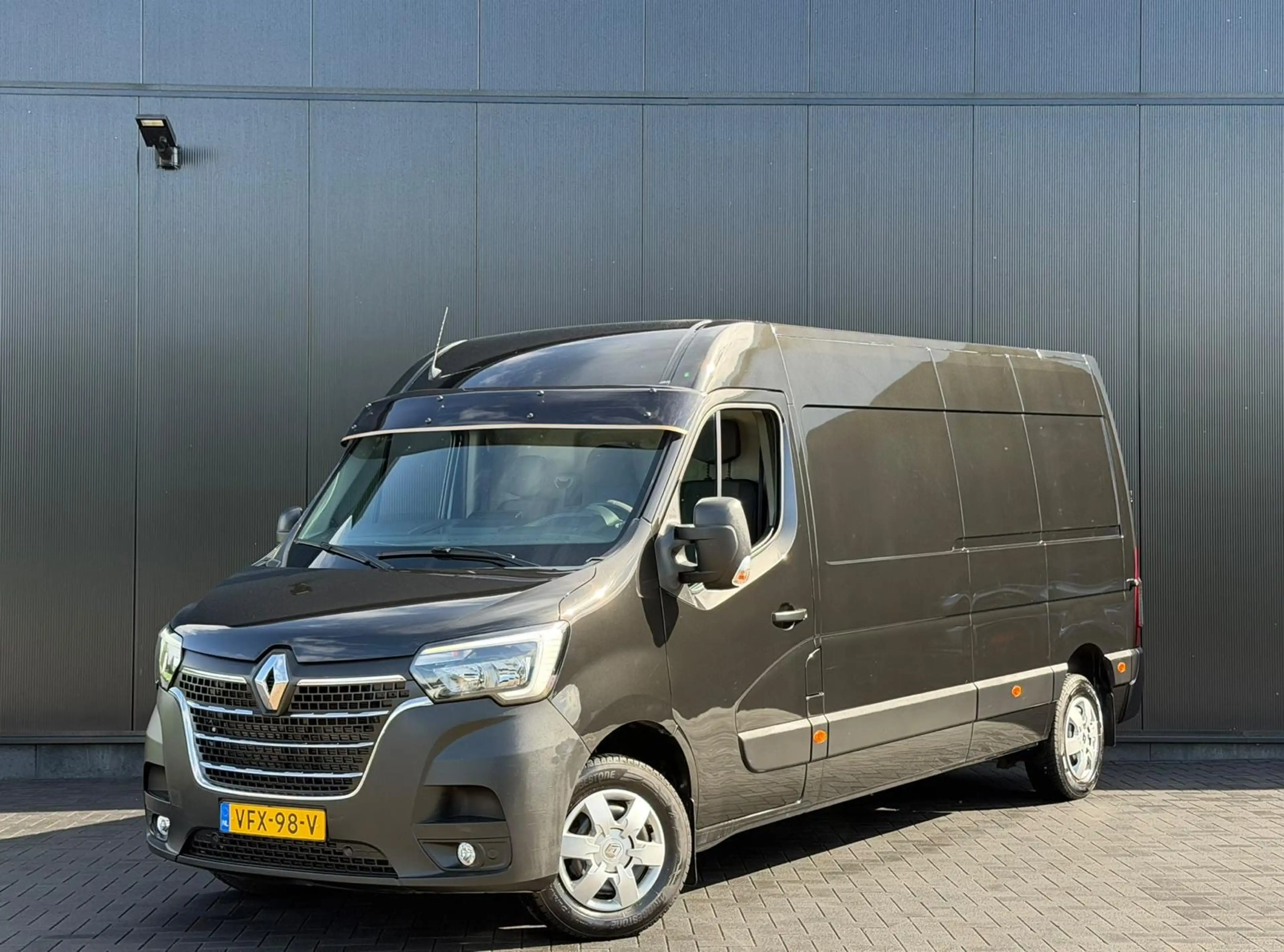 Renault Master 180PK L3H2 ZWART | Navi | Camera | Zonneklep | Bet