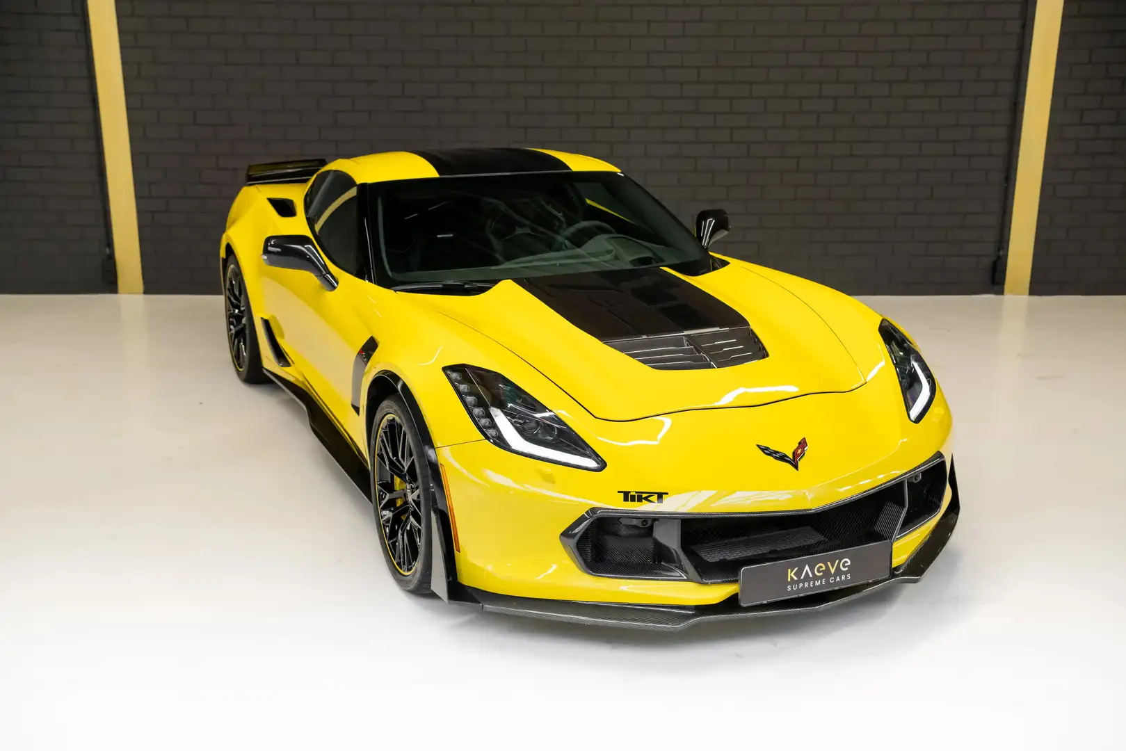 Chevrolet Corvette C7R Special Edition Z07 Performance Package Yellow - 2