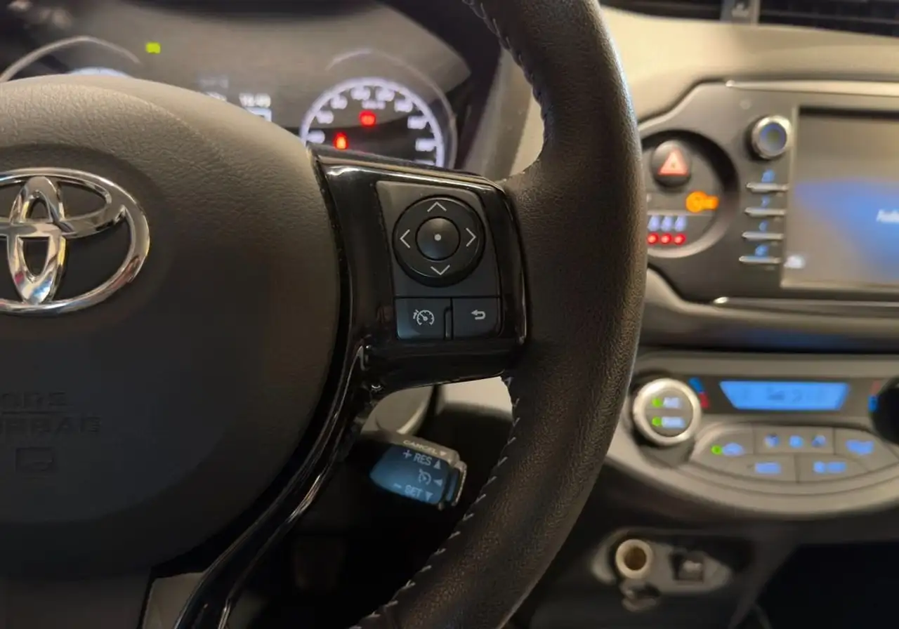 Toyota Yaris Yaris — photo 24