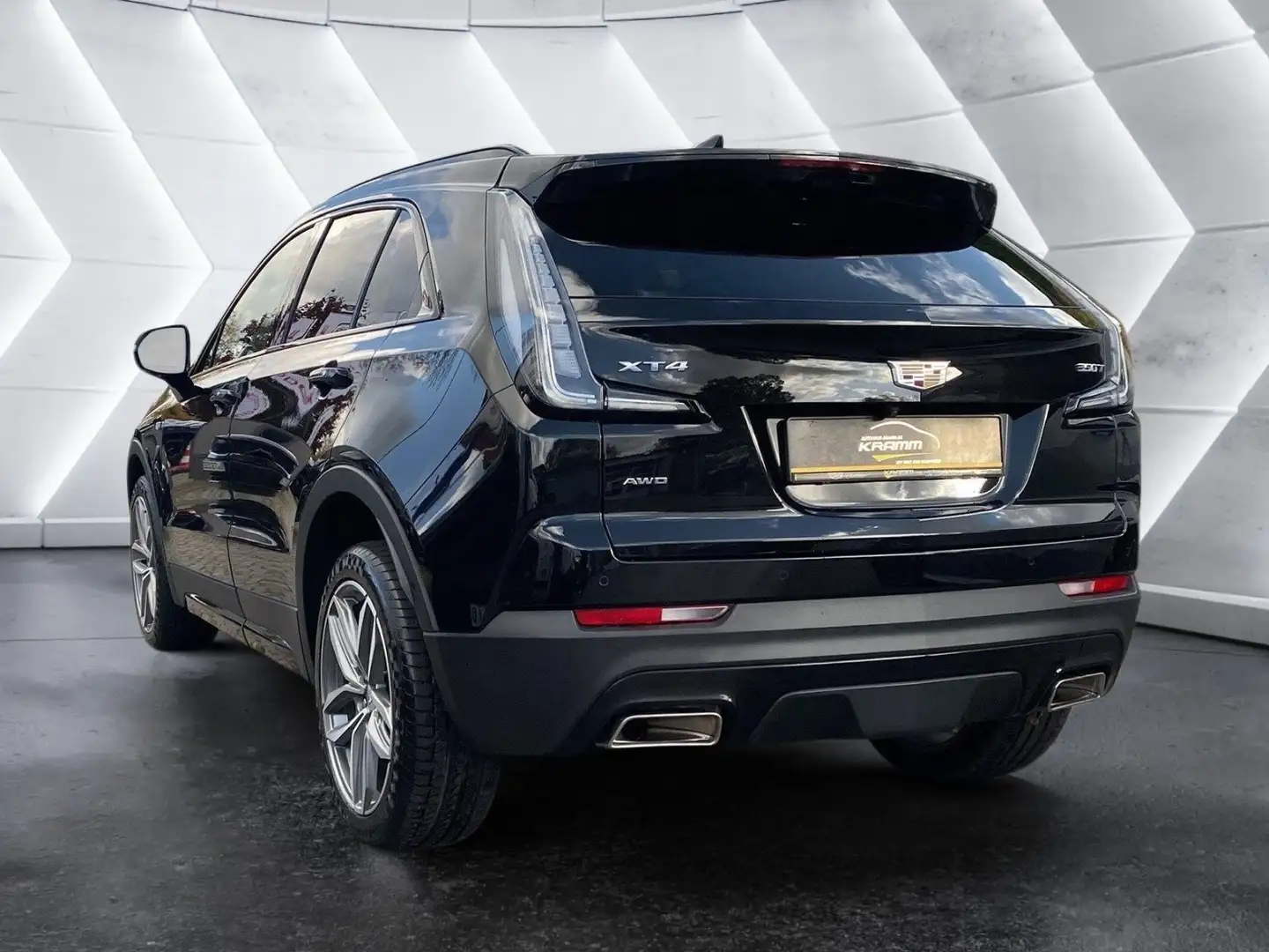 Cadillac XT4 2.0 T Sport AWD *Vollausstattung* Zwart - 2