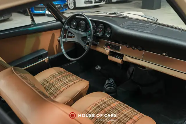Porsche 911 view 16