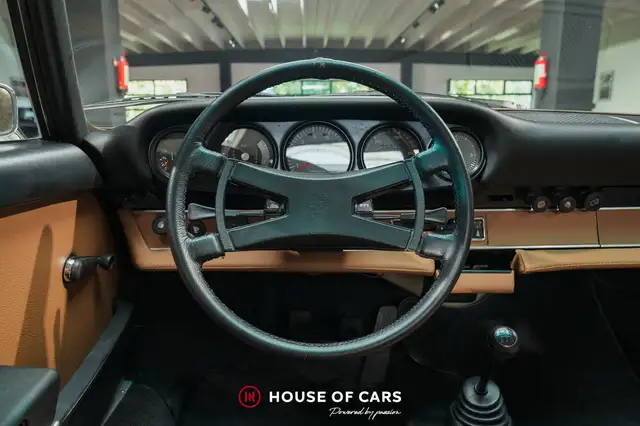 Porsche 911 view 15