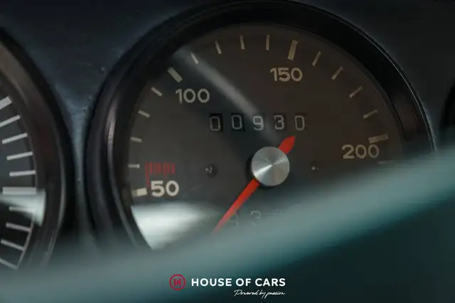 Porsche 911 view 22