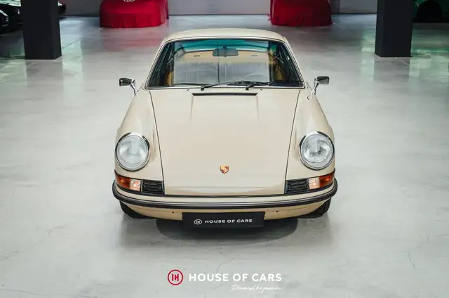 Porsche 911 view 3