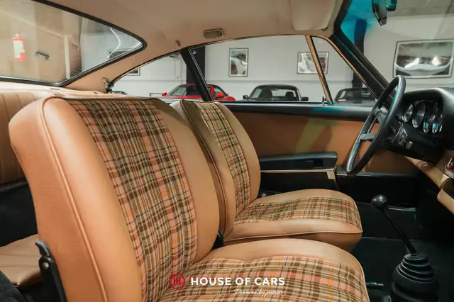 Porsche 911 view 17