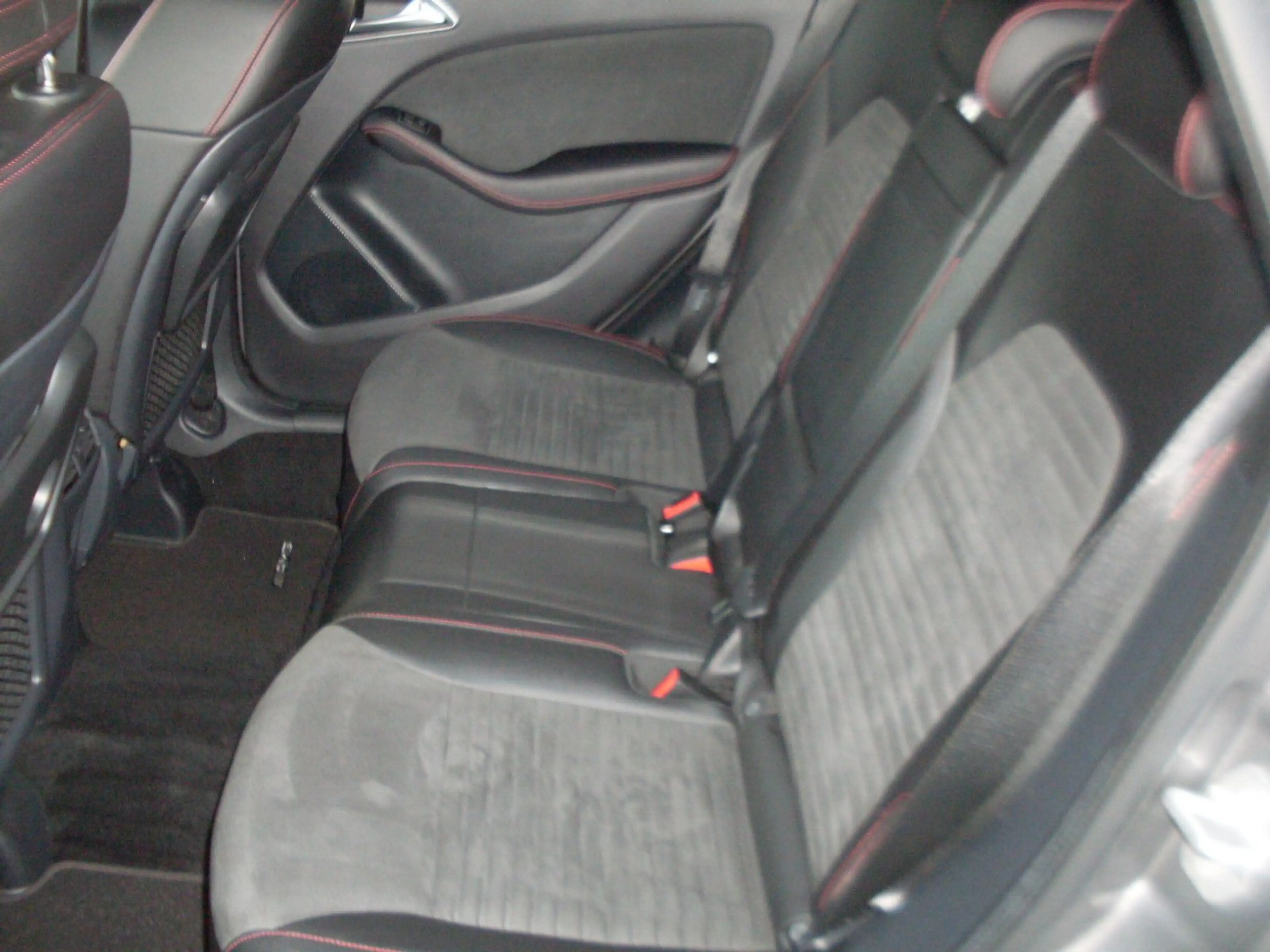 Mercedes-Benz B 220 CDI / d 4Matic/AMG Line — photo 9