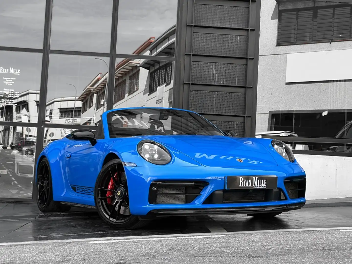 Porsche 992 Carrera 4 GTS Cabriolet PDK Azul - 1