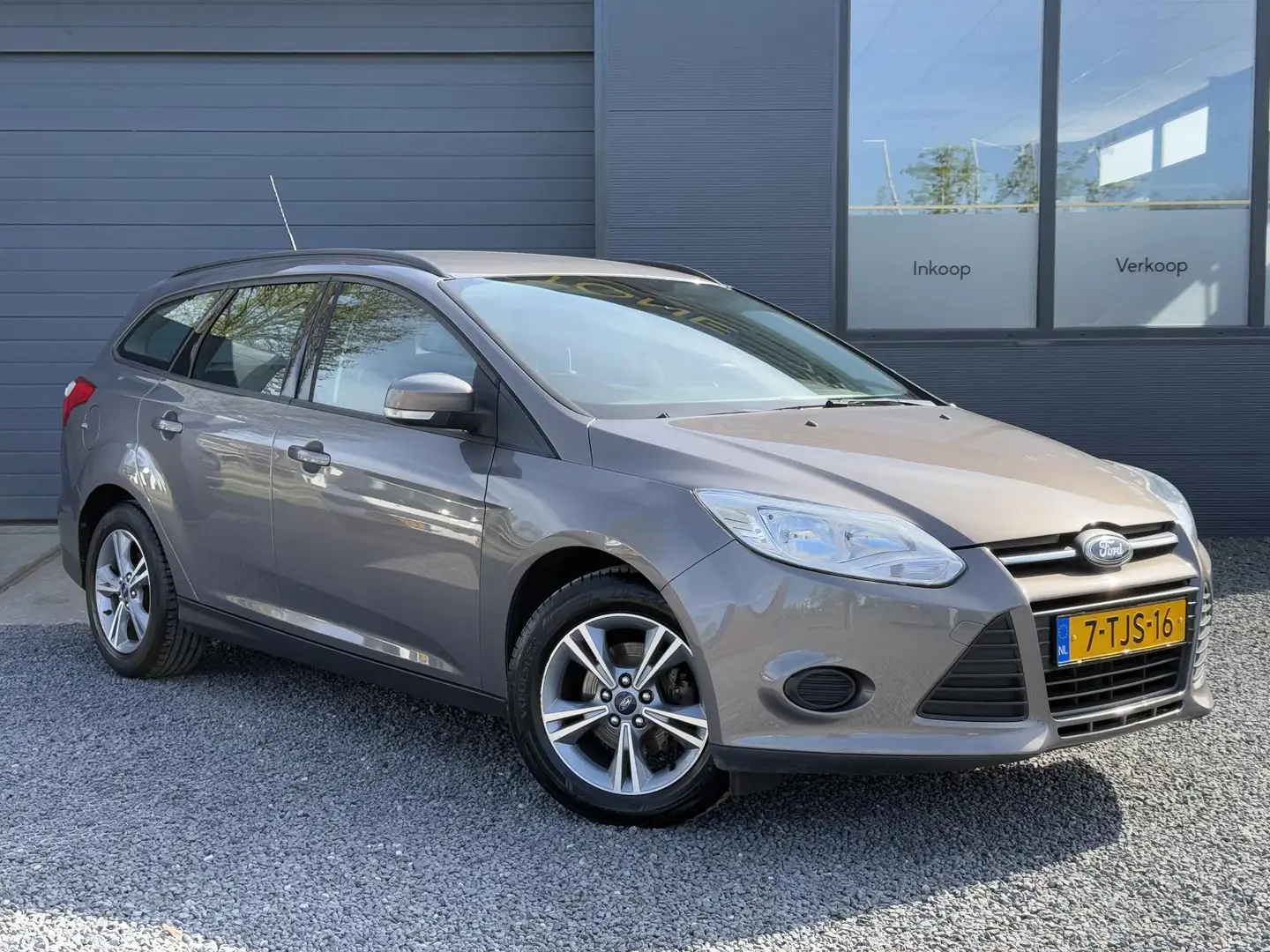 Ford Focus Wagon 1.0 EcoBoost Edition 2e Eigenaar,Navi,Airco, Bruin - 2