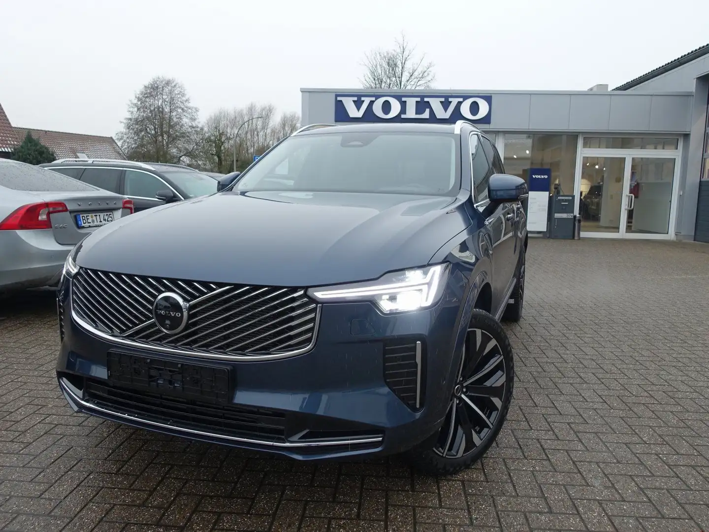 Volvo XC90 Plus T8 AWD Plug-in hybrid/Pano/360°/HeadUP Blau - 1