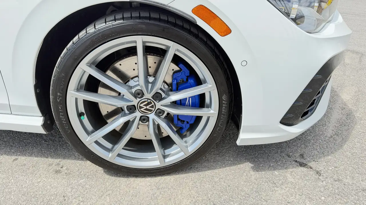 Volkswagen Golf R снимка Volkswagen Golf R