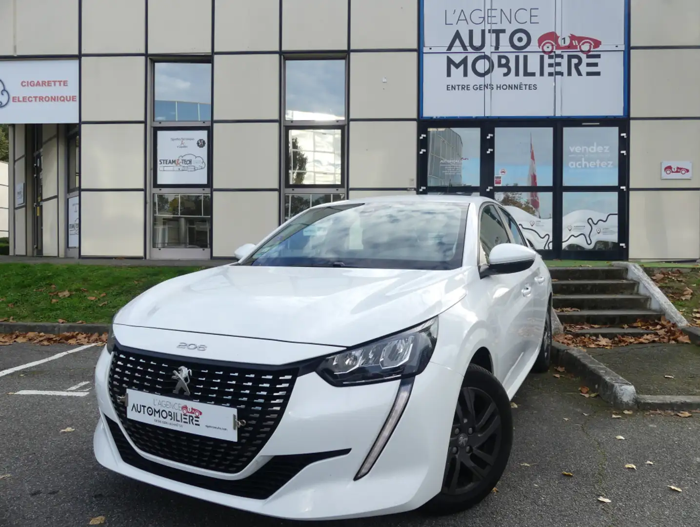 Peugeot 208 1.2 PURETECH 75 S&S ACTIVE PACK Blanc - 1