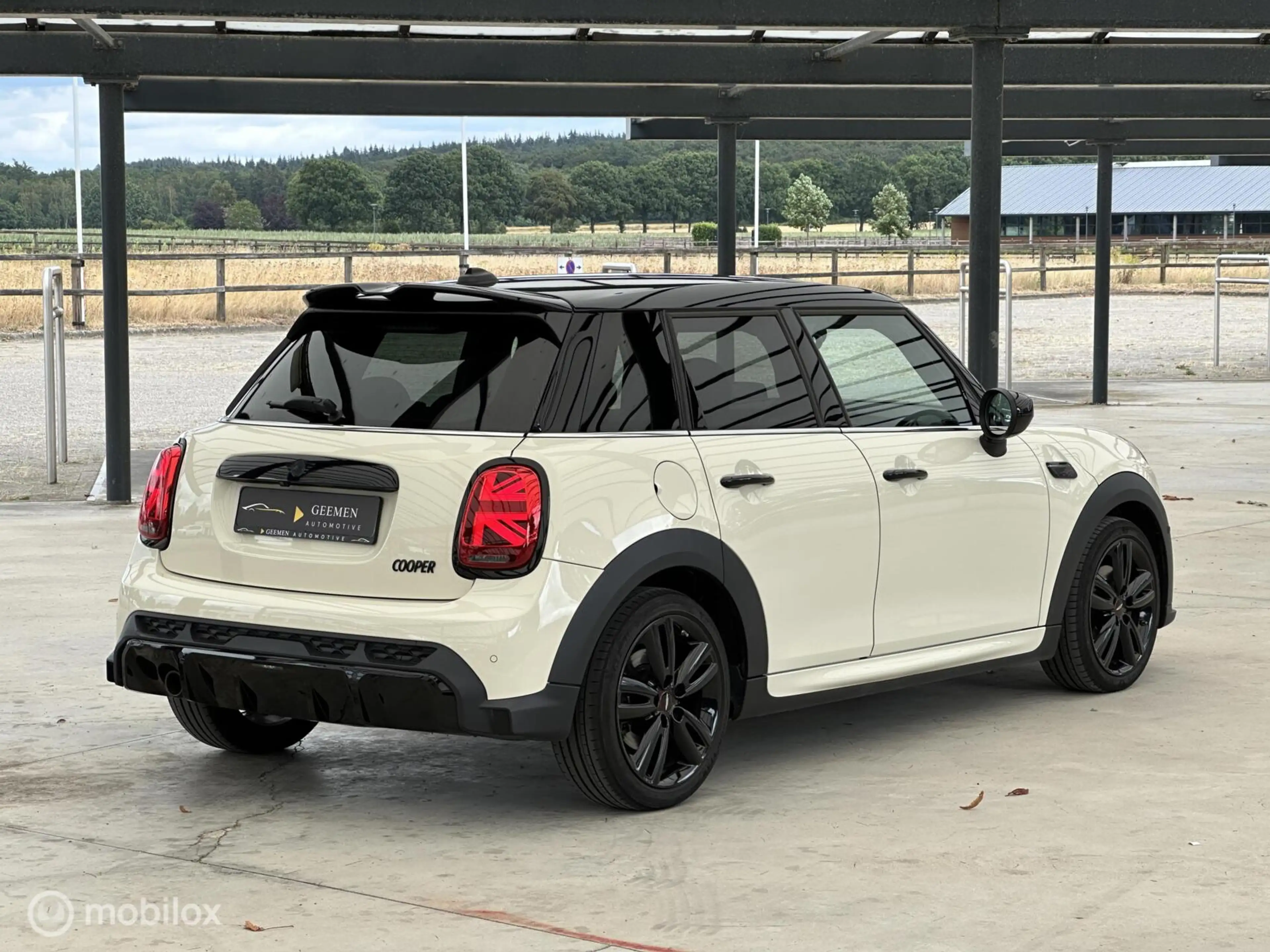 MINI John Cooper Works 5-Deurs 1.5 Cooper — photo 3