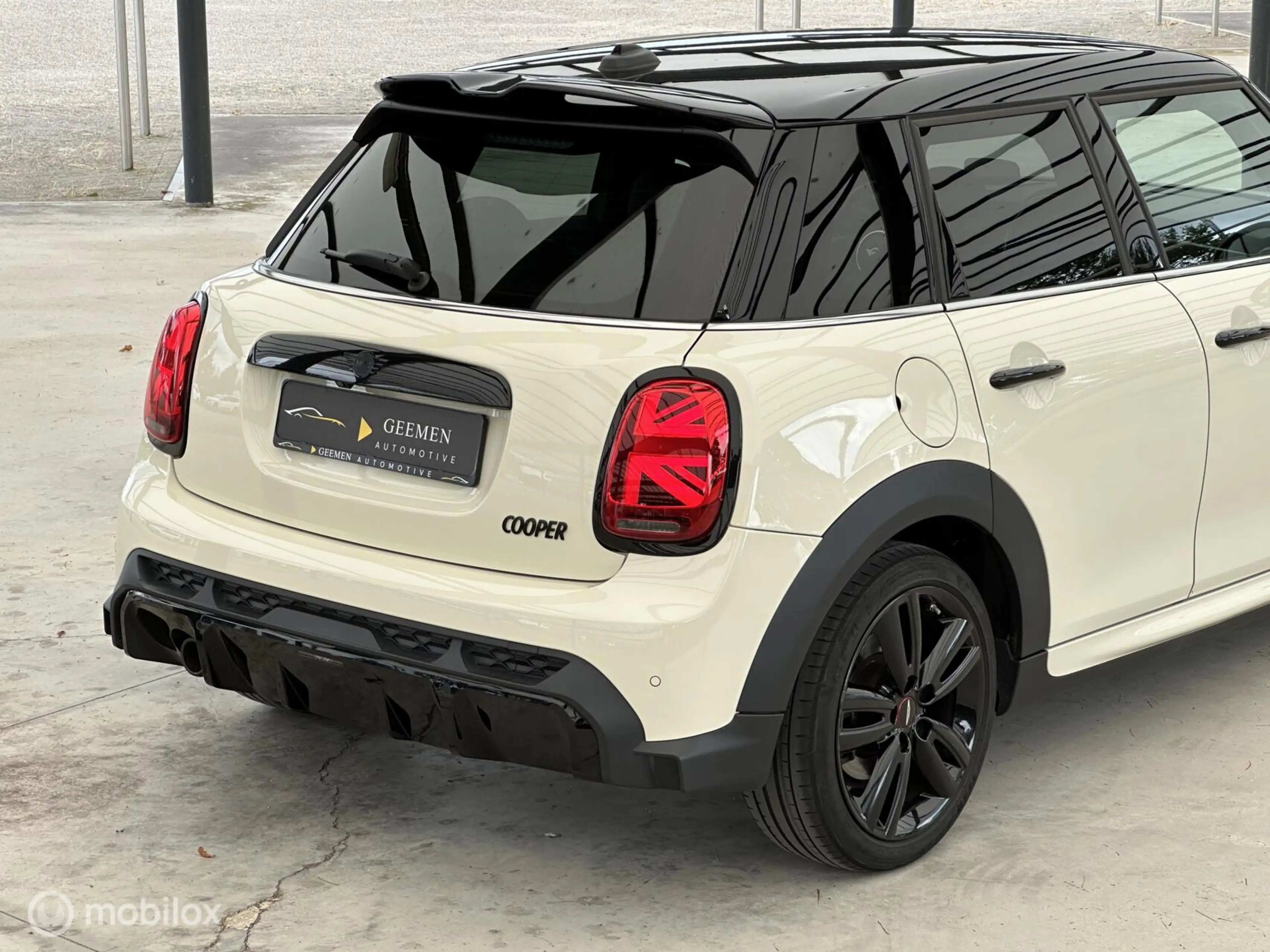 MINI John Cooper Works 5-Deurs 1.5 Cooper — photo 5