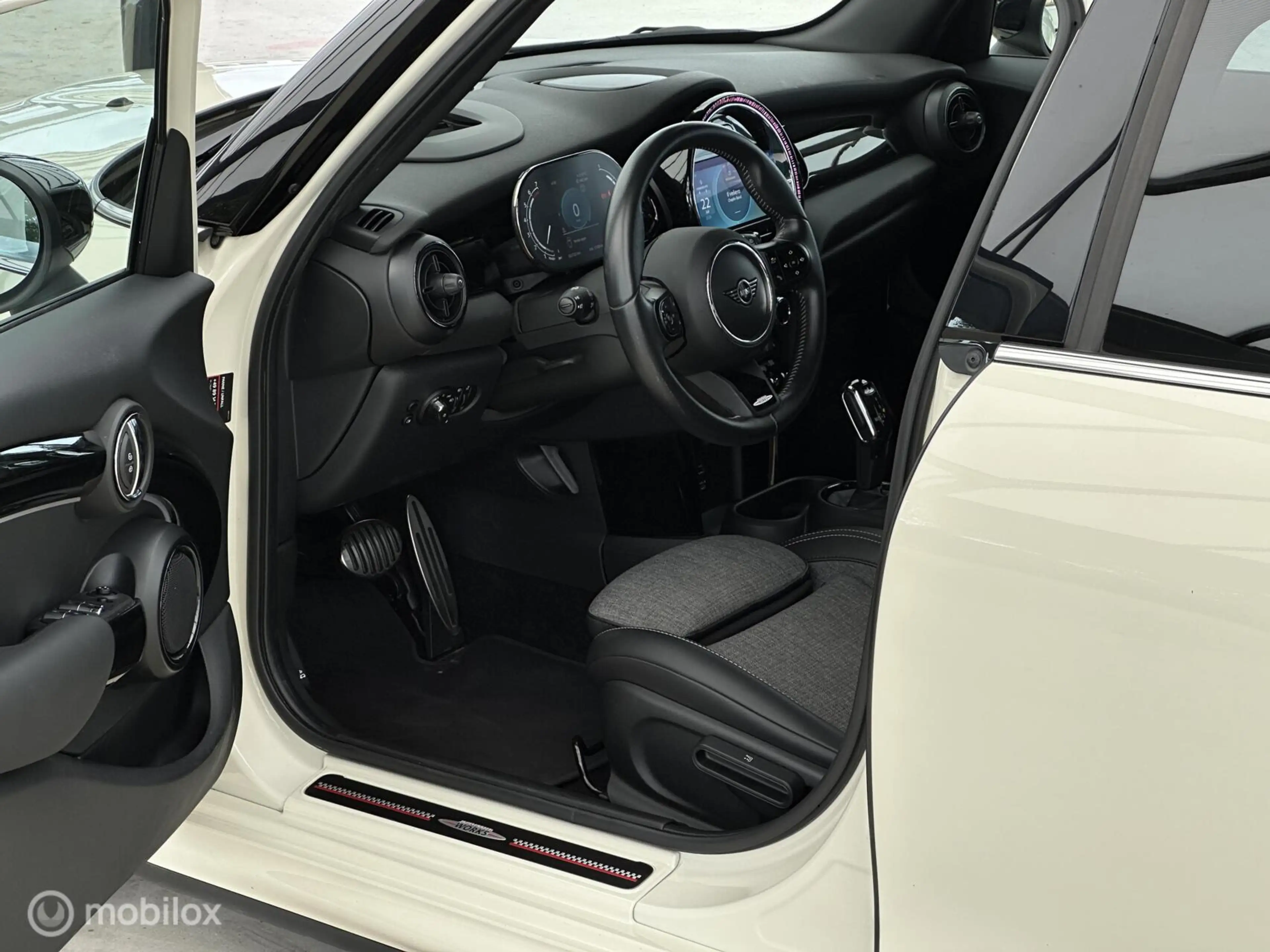 MINI John Cooper Works 5-Deurs 1.5 Cooper — photo 2