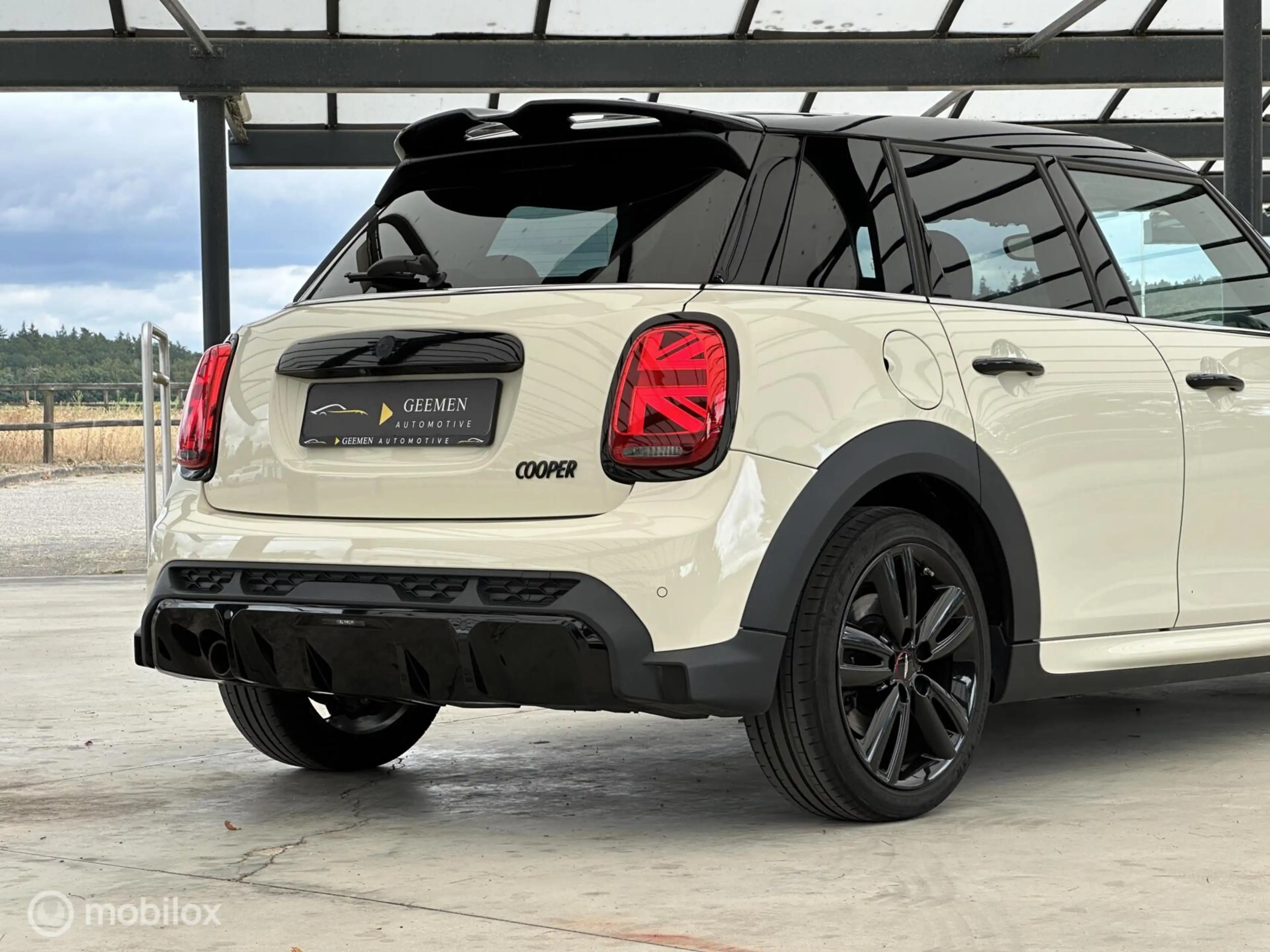 MINI John Cooper Works 5-Deurs 1.5 Cooper — photo 27