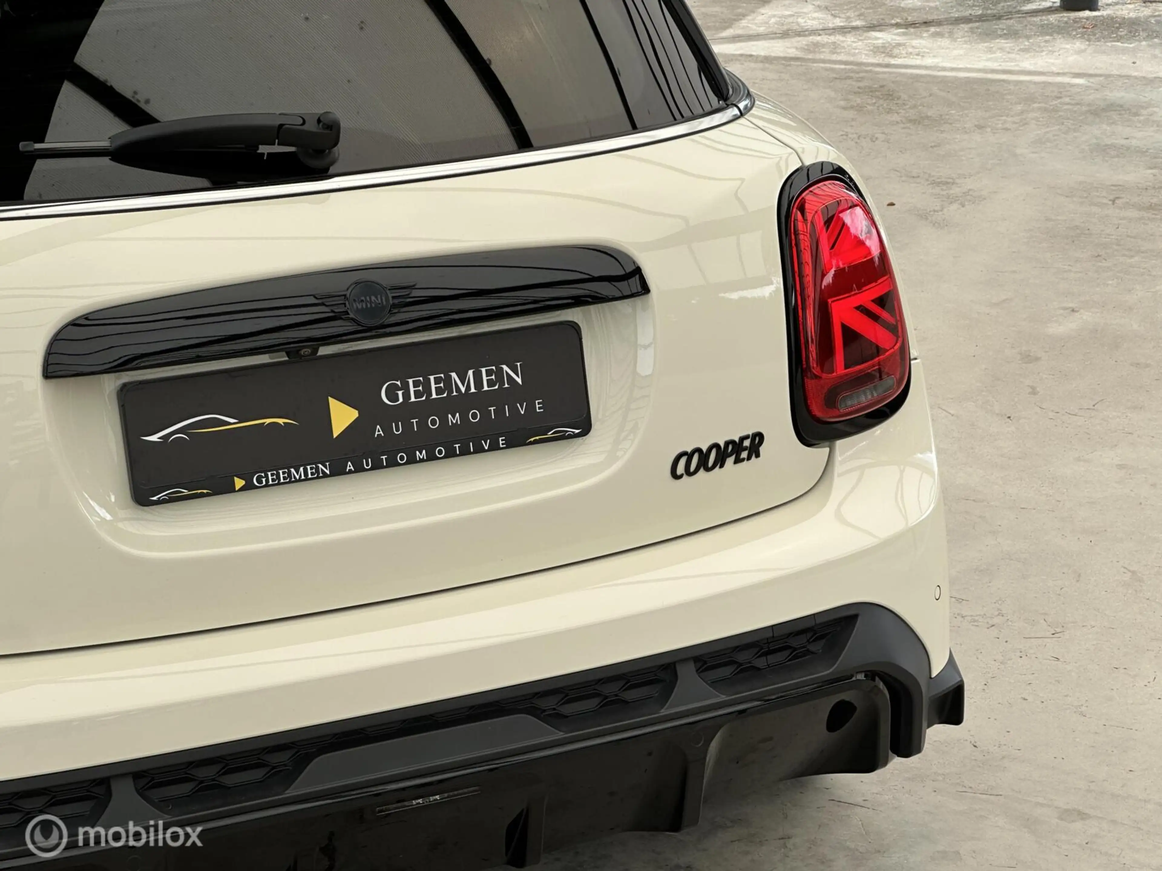 MINI John Cooper Works 5-Deurs 1.5 Cooper — photo 24