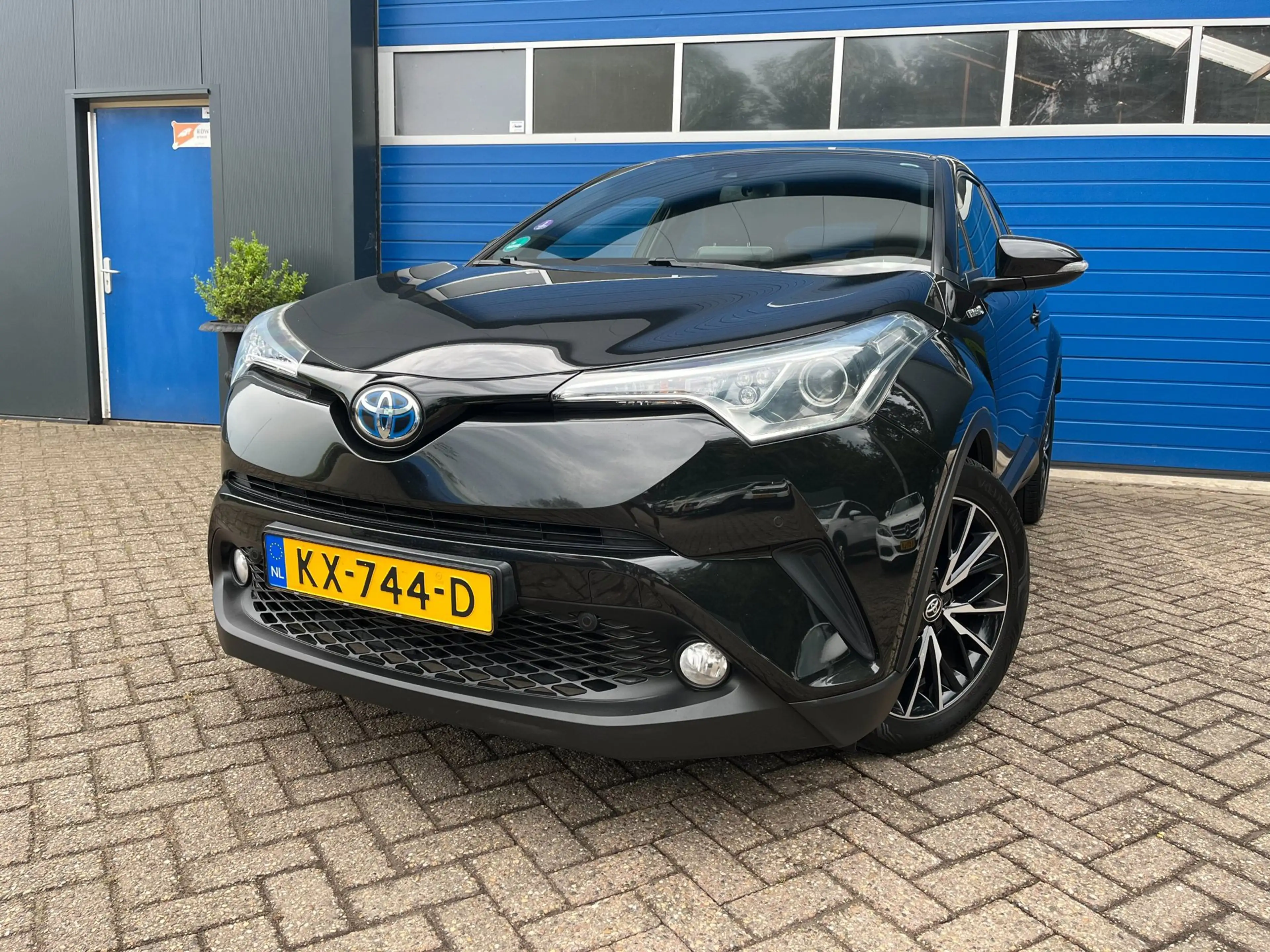 Toyota C-HR 1.8 Hybrid Executive|Navi. — photo 2