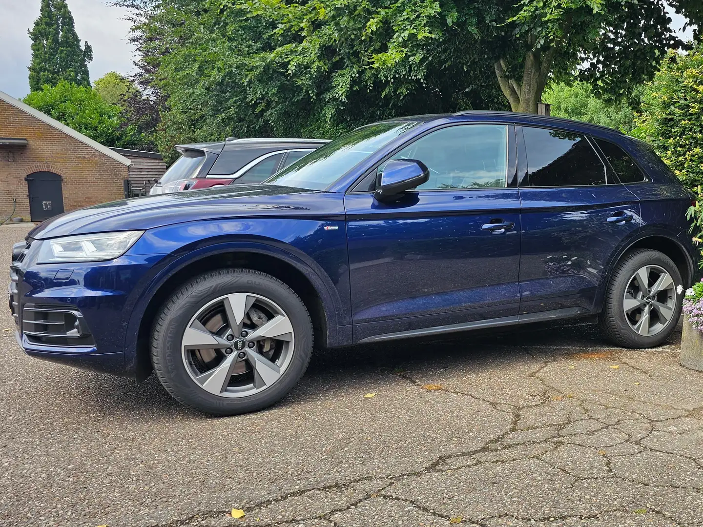 Audi Q5 40 TDI Quatro 190 pk S-line Full option, trekhaak Blauw - 1