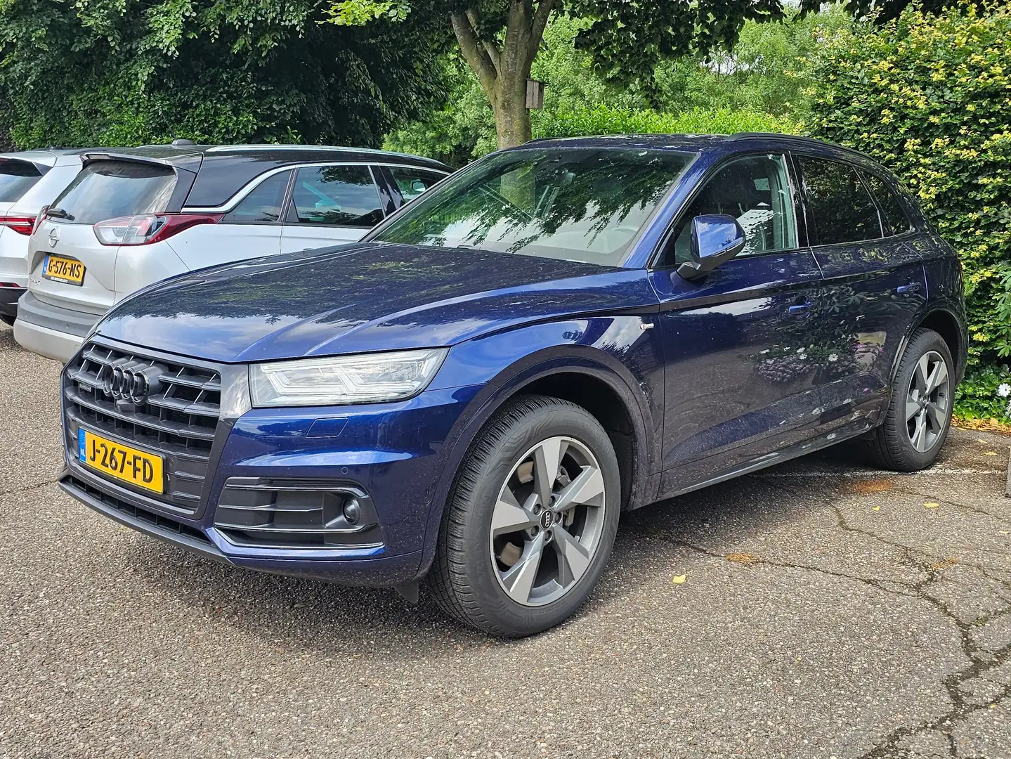 Audi Q5 40 TDI Quatro 190 pk S-line Full option, trekhaak Blauw - 2