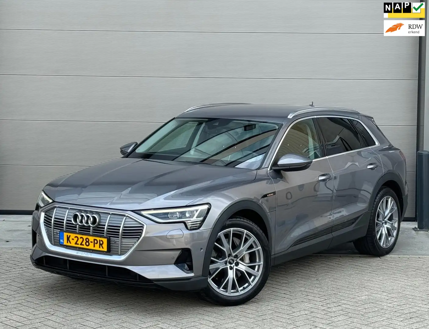 Audi e-tron 50 Quattro 313pk 71kWh 2020 Grijs CAMERA|SOH 93% Grijs - 1