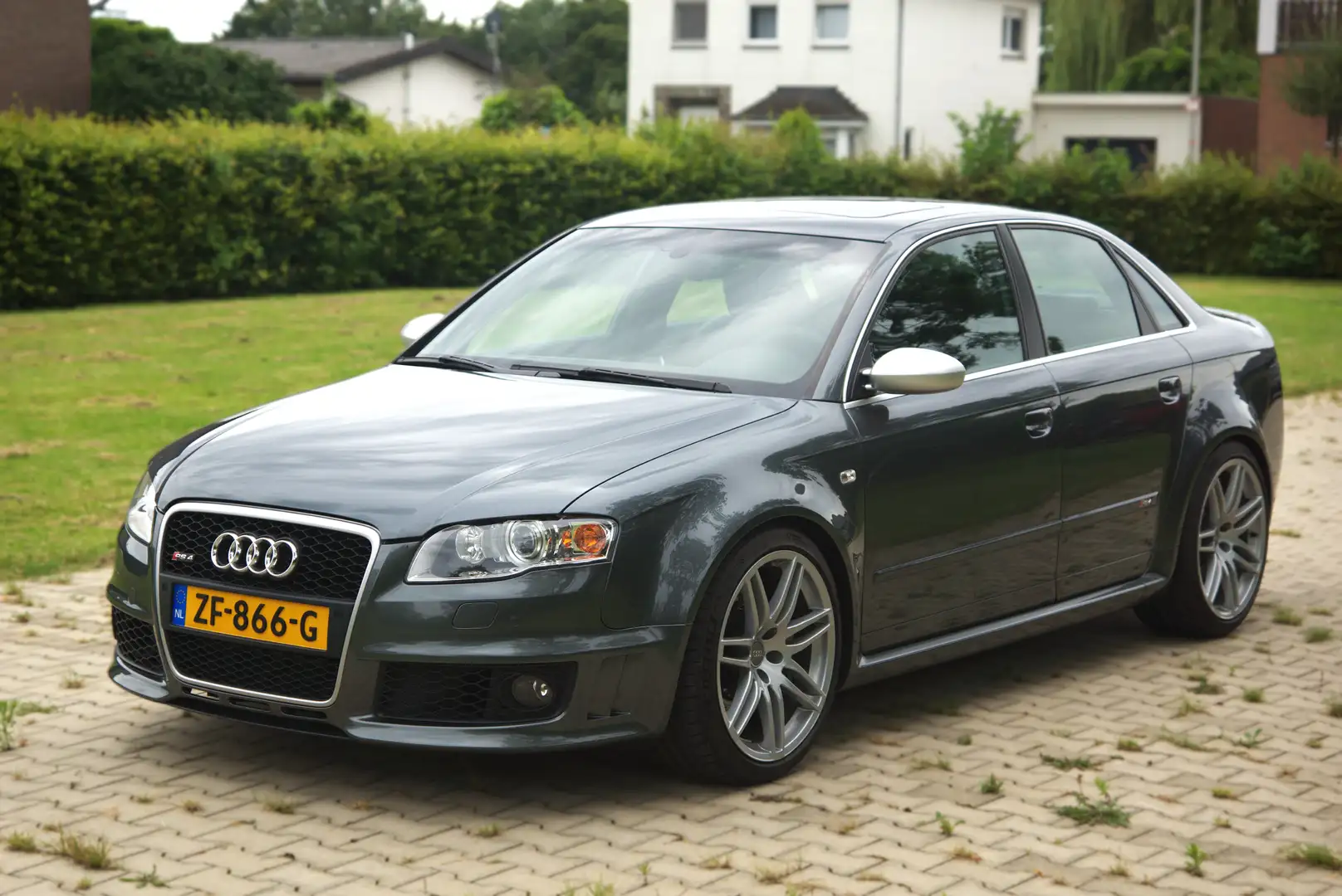 Audi RS4 4.2 V8 Sedan Handgeschakeld Grijs - 2