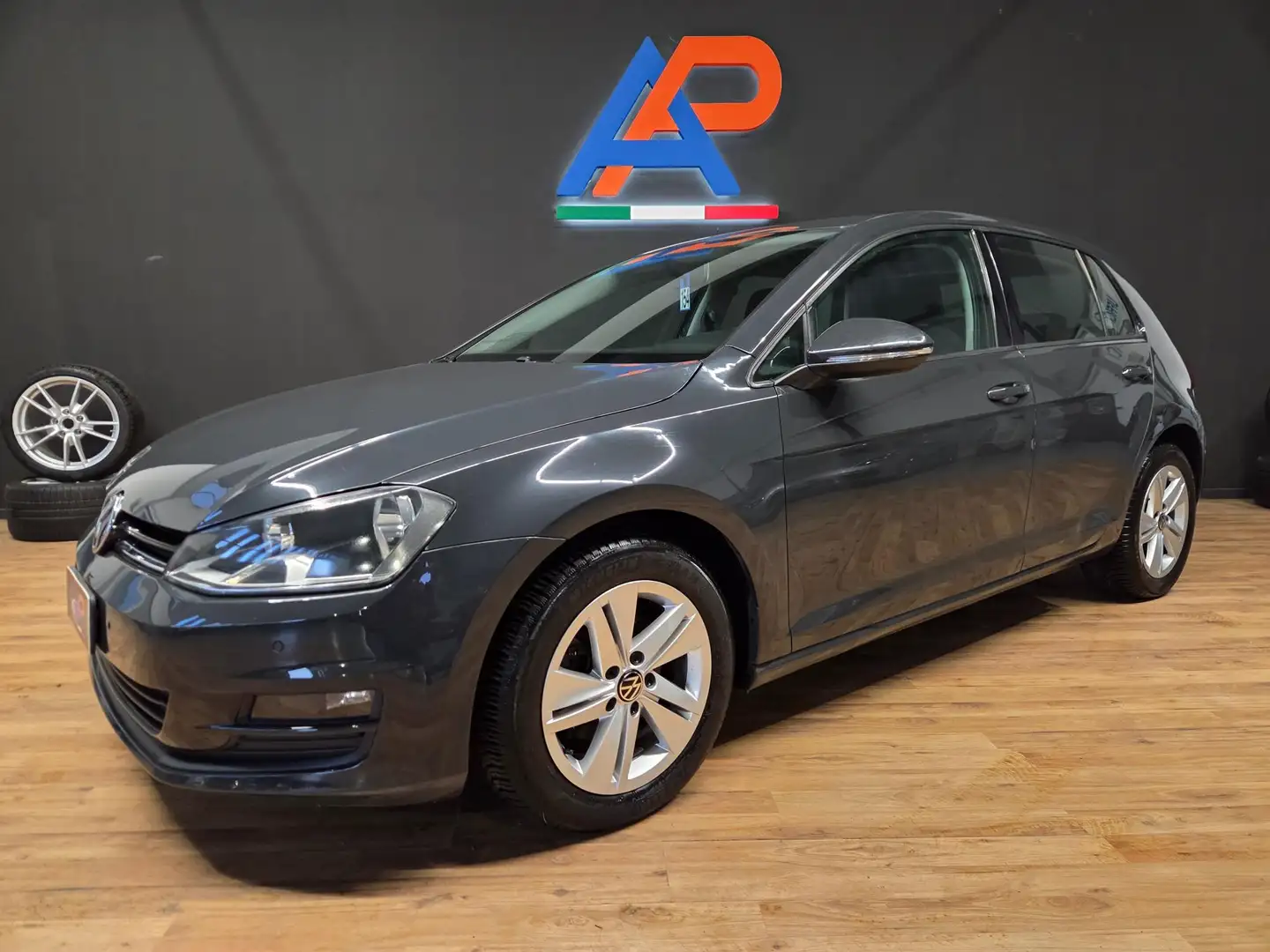 Volkswagen Golf Golf 5p 1.2 tsi Trendline 85cv Grigio - 1
