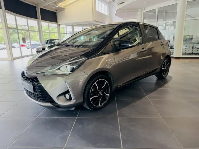 Toyota Yaris view 3
