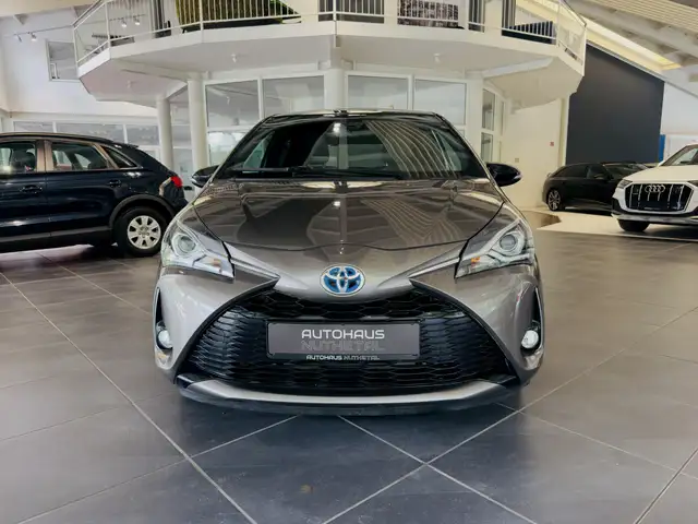 Toyota Yaris view 2