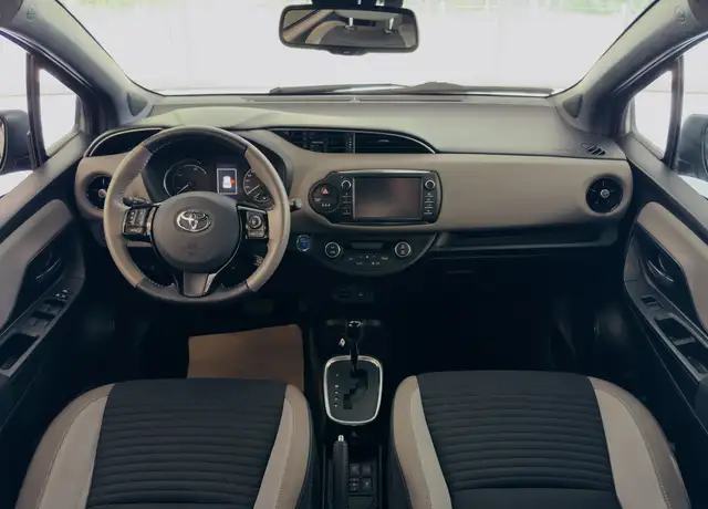 Toyota Yaris view 10