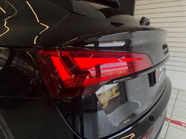 Audi Q5 view 11
