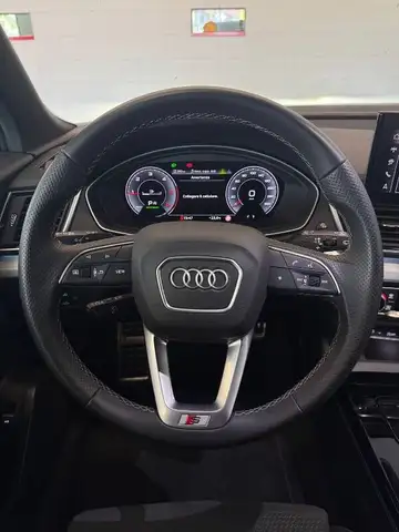Audi Q5 view 16