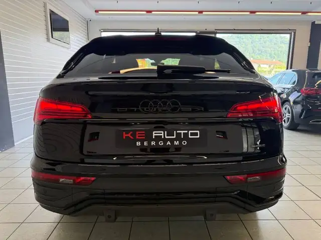 Audi Q5 view 10