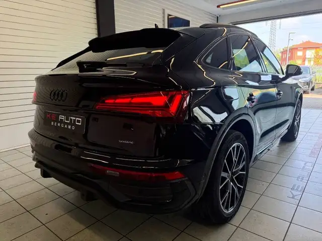 Audi Q5 view 4