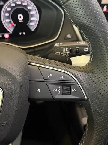 Audi Q5 view 18