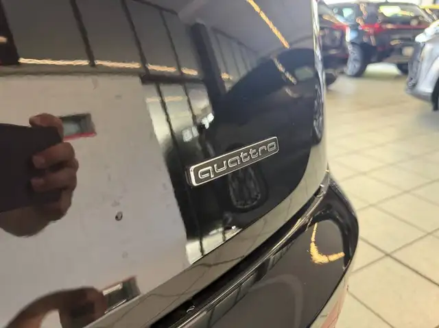 Audi Q5 view 12