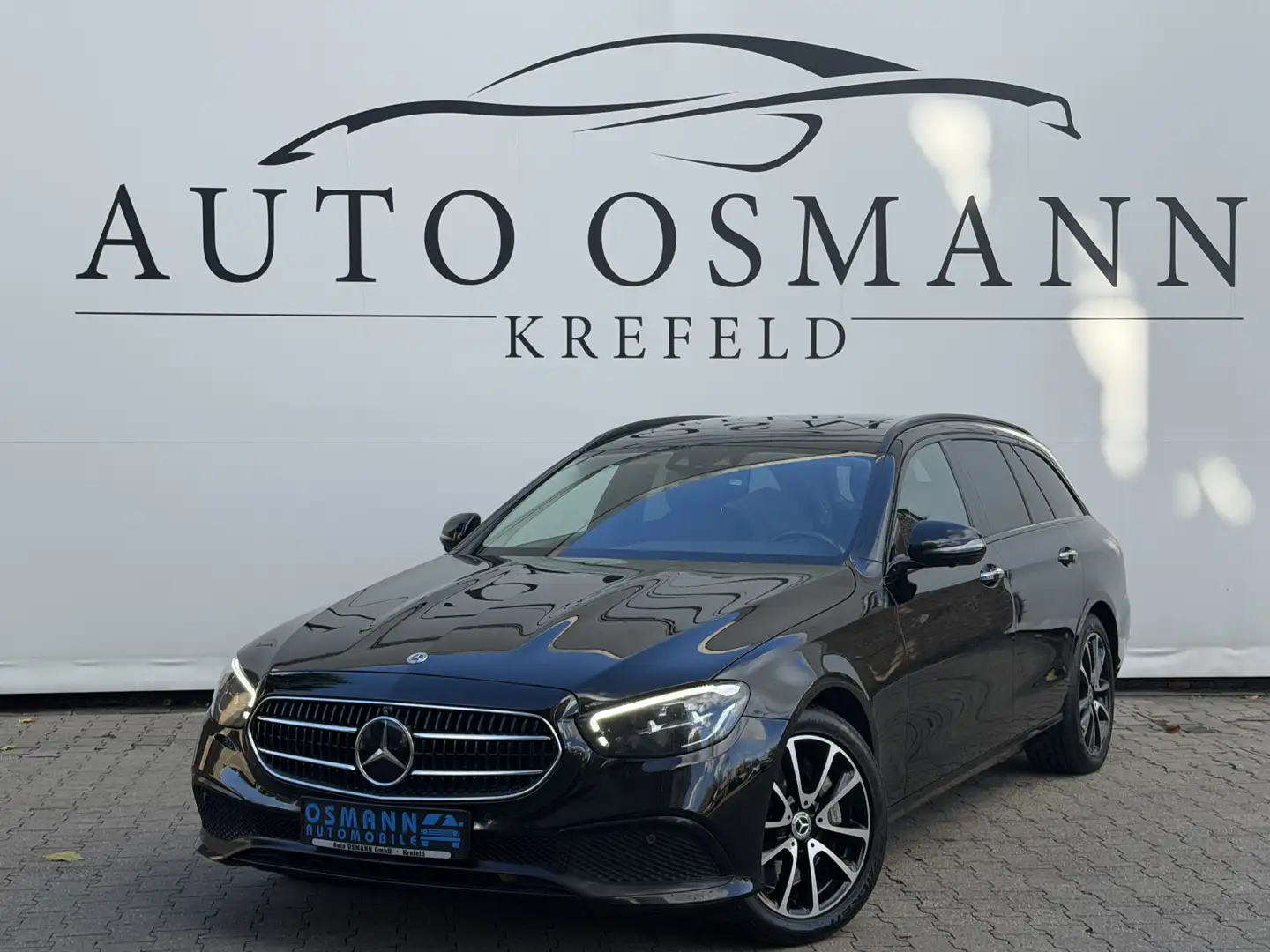 Mercedes-Benz E 400 d 4Matic T 9G-TRONIC Avantgarde DISTRONIC+ Schwarz - 1