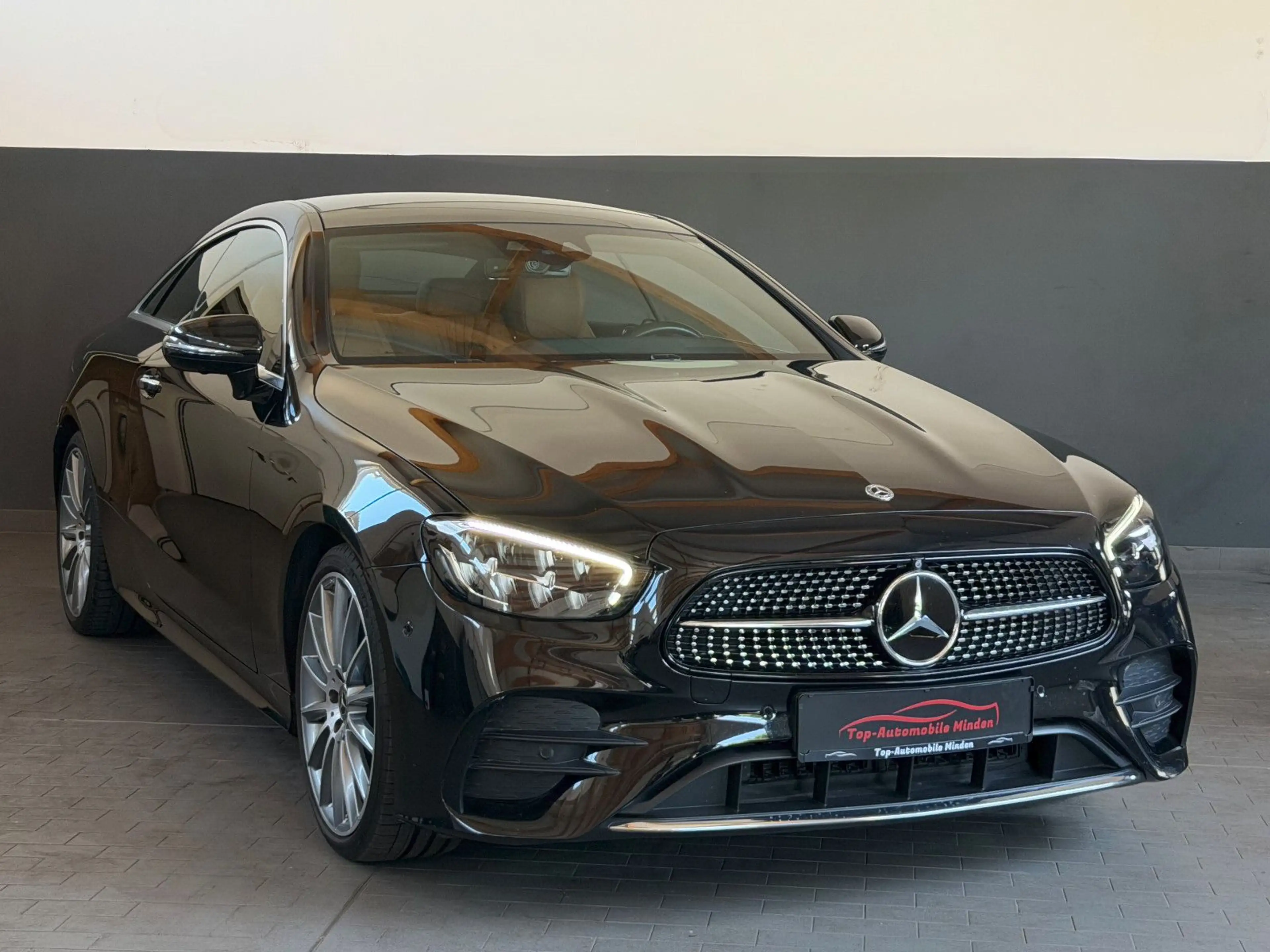Mercedes-Benz E 450 COUPÉ /AMG/HEAD/PANO/360°/BURM./1.HAND