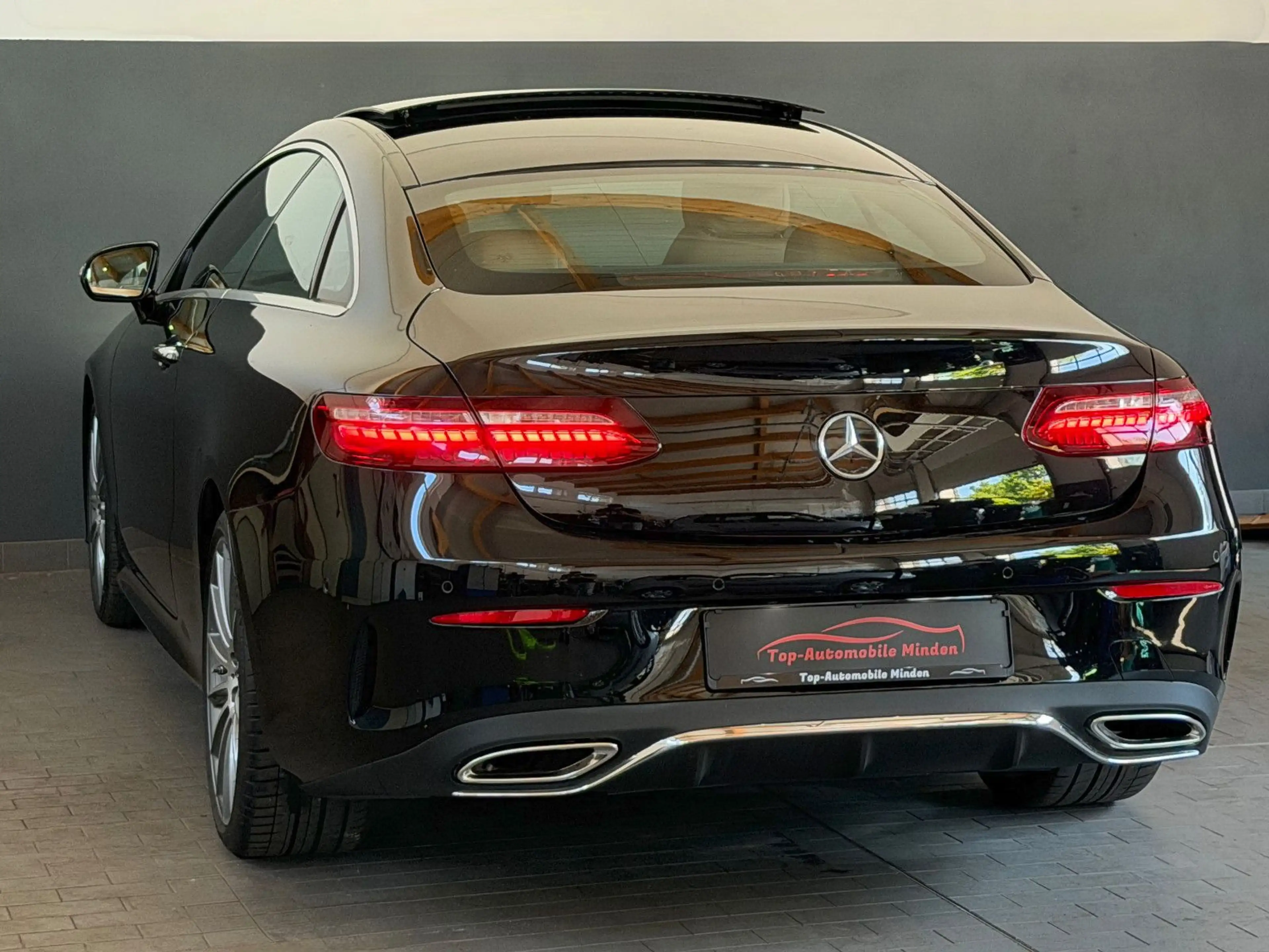 Mercedes-Benz E 450 COUPÉ /AMG/HEAD/PANO/360°/BURM./1.HAND — photo 4
