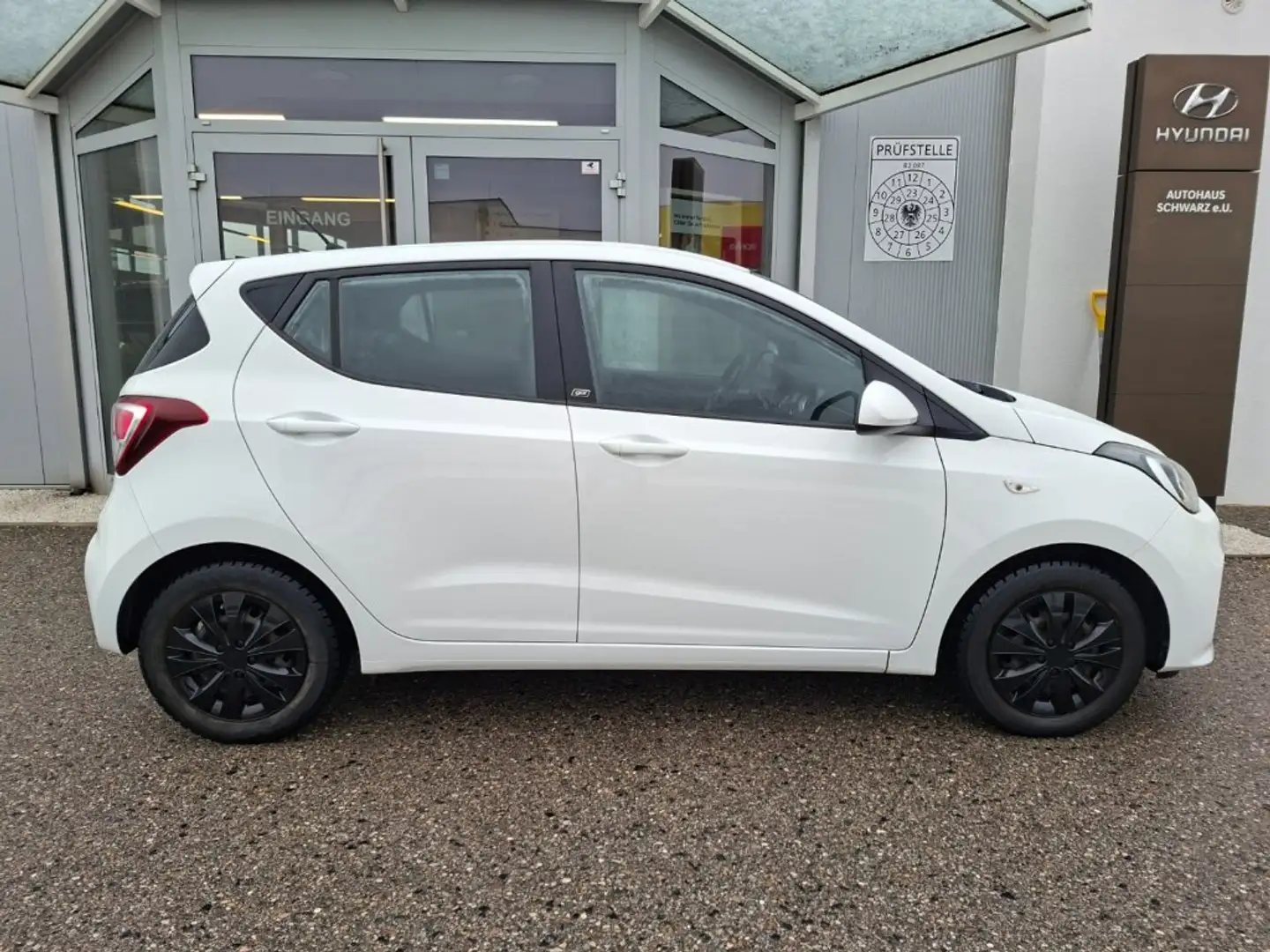 Hyundai i10 IA 1,0 MT GO Weiß - 2