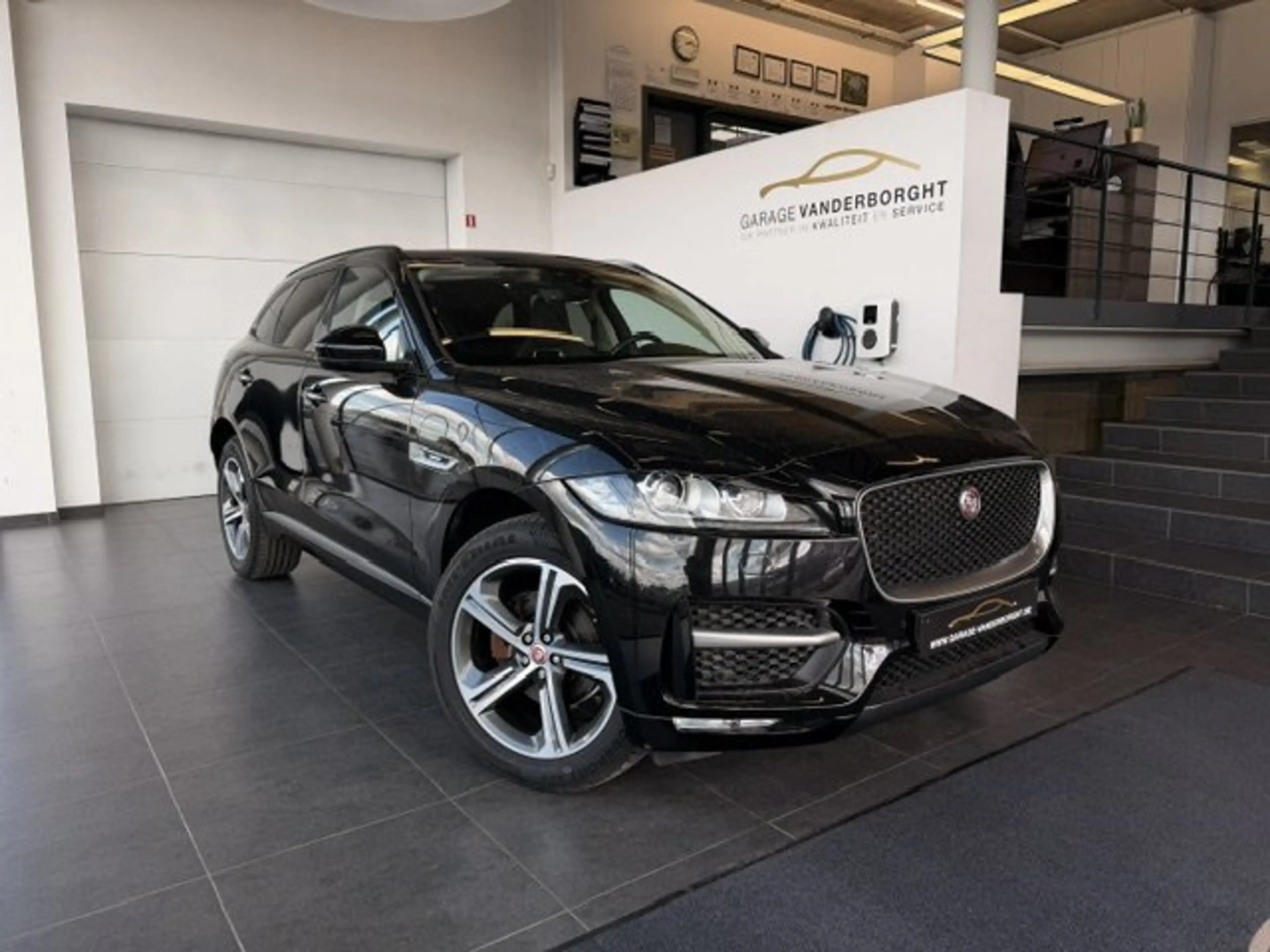 Jaguar F-Pace R-SPORT BENZINE AWD AUTOMAAT-OPEN DAK-SPORT SEATS