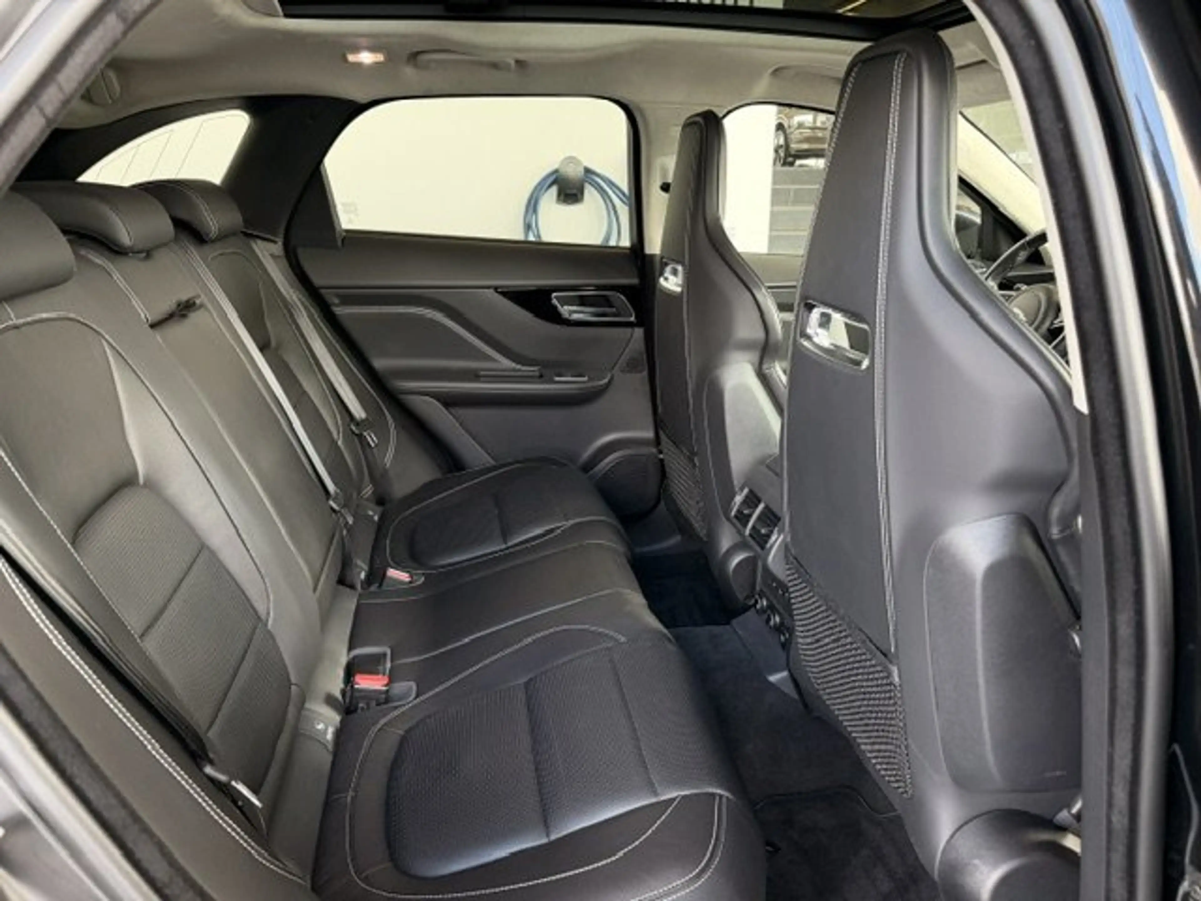 Jaguar F-Pace R-SPORT BENZINE AWD AUTOMAAT-OPEN DAK-SPORT SEATS — photo 12
