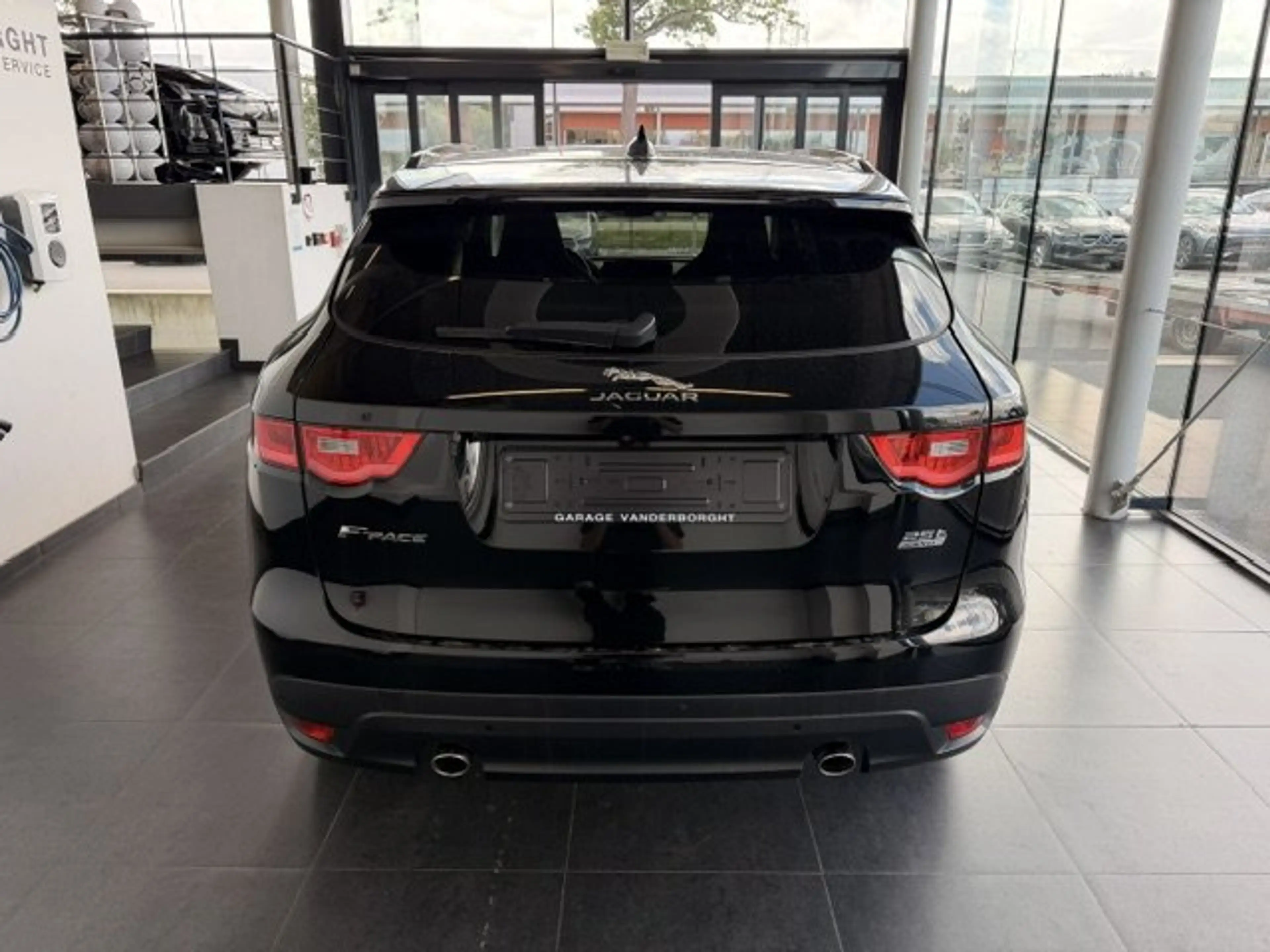 Jaguar F-Pace R-SPORT BENZINE AWD AUTOMAAT-OPEN DAK-SPORT SEATS — photo 5