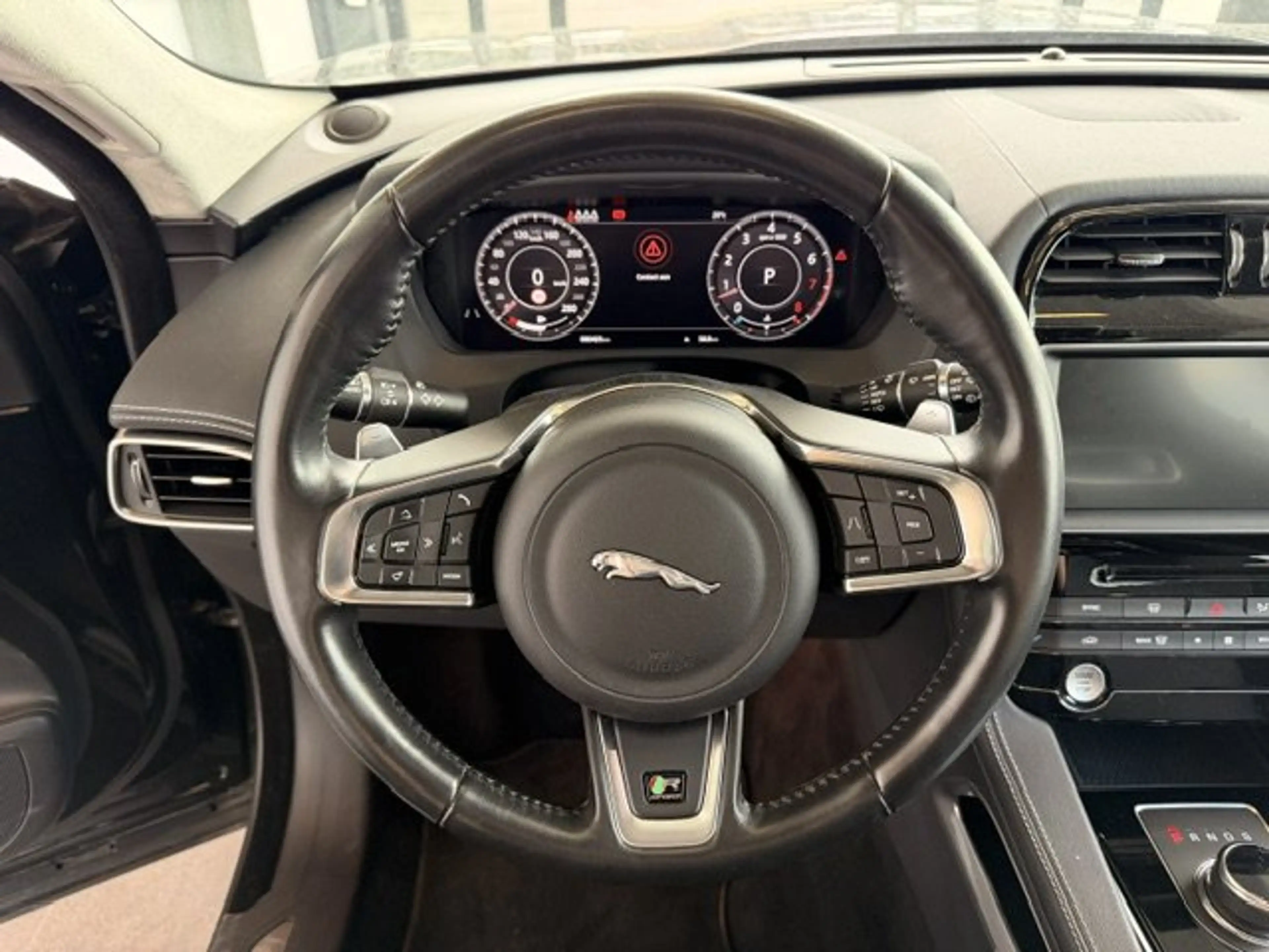 Jaguar F-Pace R-SPORT BENZINE AWD AUTOMAAT-OPEN DAK-SPORT SEATS — photo 9